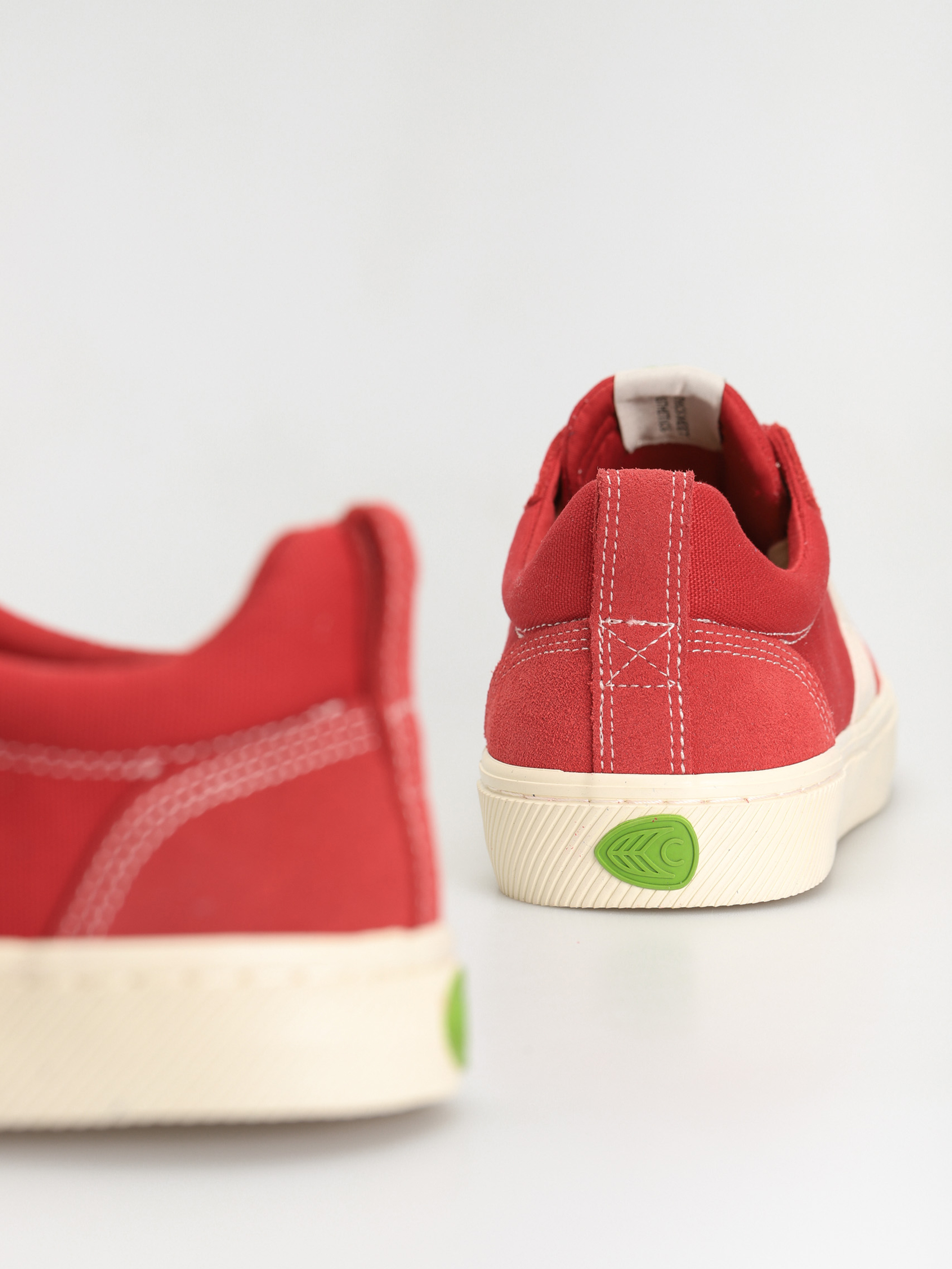 Boty Cariuma Catiba Pro (samba red suede and canvas contrast thread ivory logo)