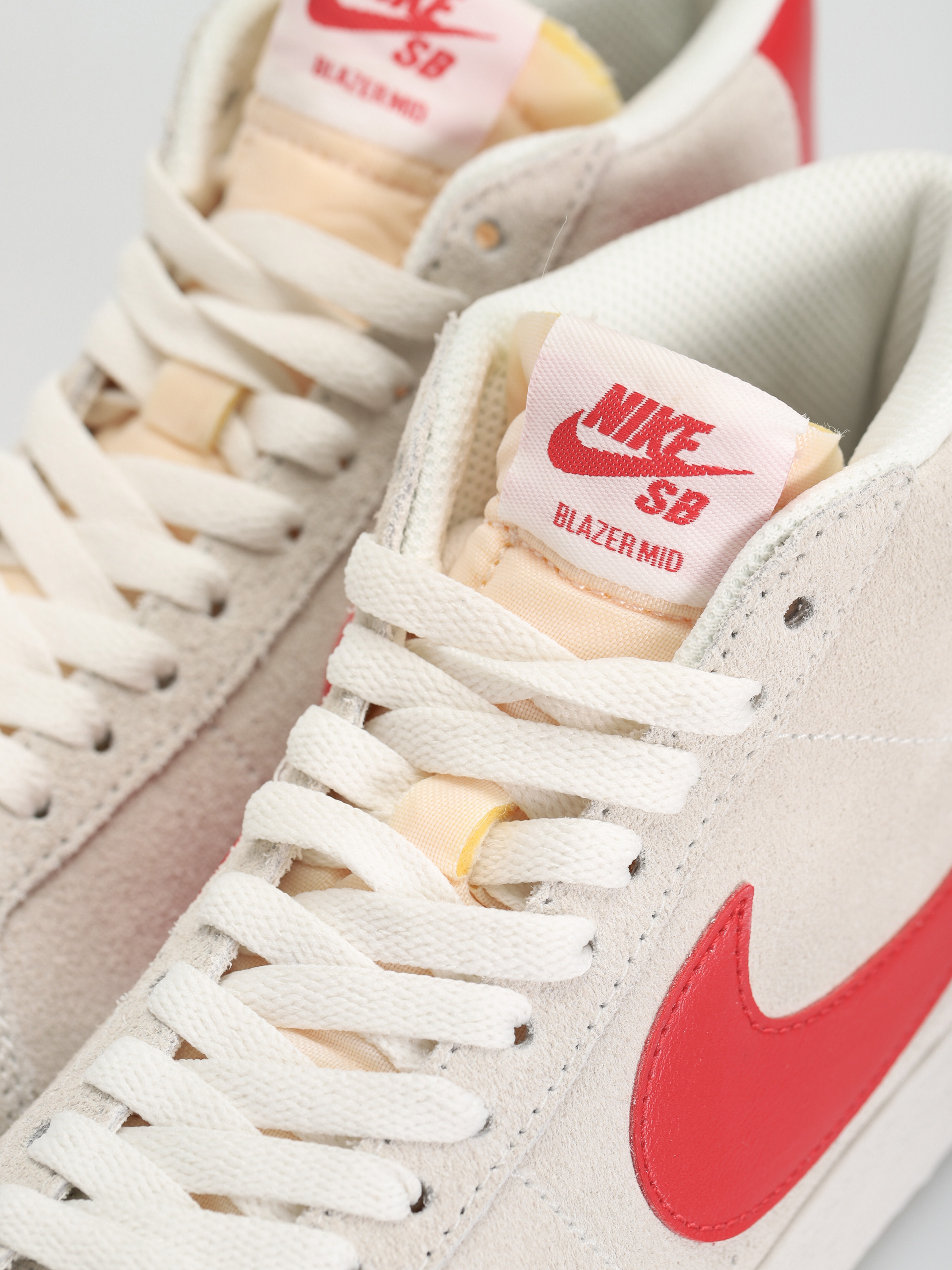 Boty Nike SB Zoom Blazer Mid (summit white/university red summit white)