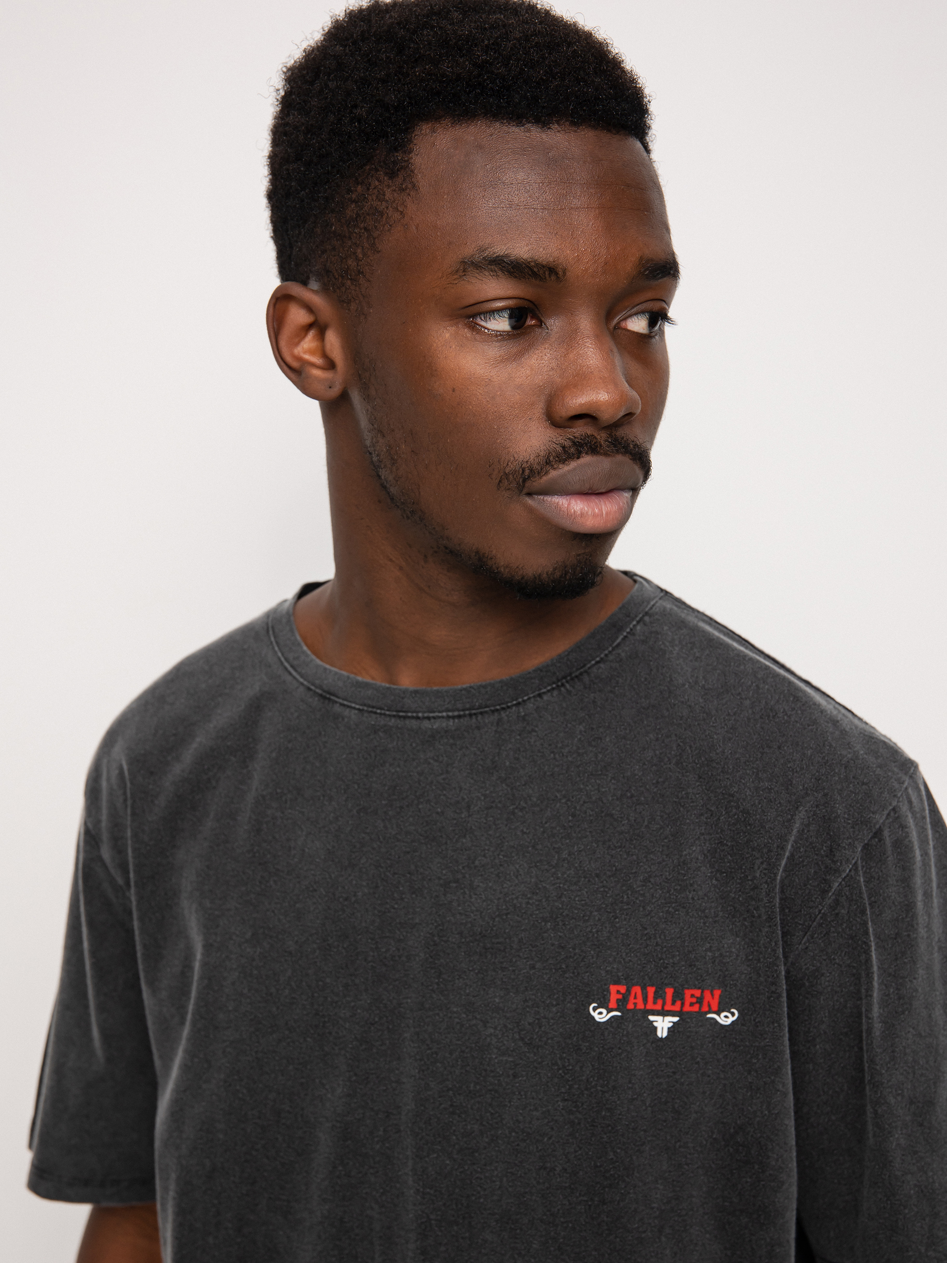 Tričko Fallen Revolver (black enzymatic wash/white x billy marks)