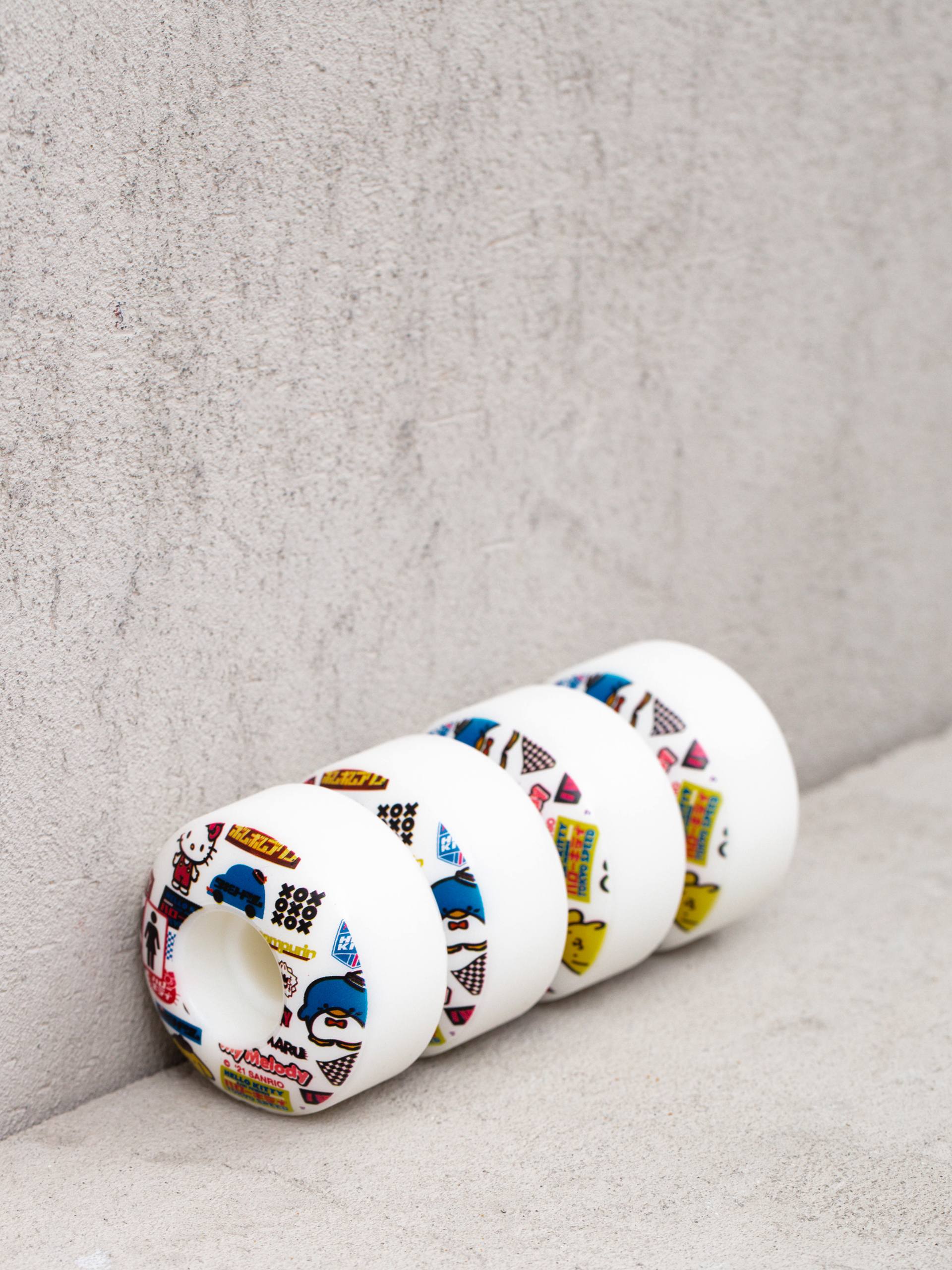 Kolečka Girl Skateboard Sanrio Tokyo Speed Staple (white/multi)