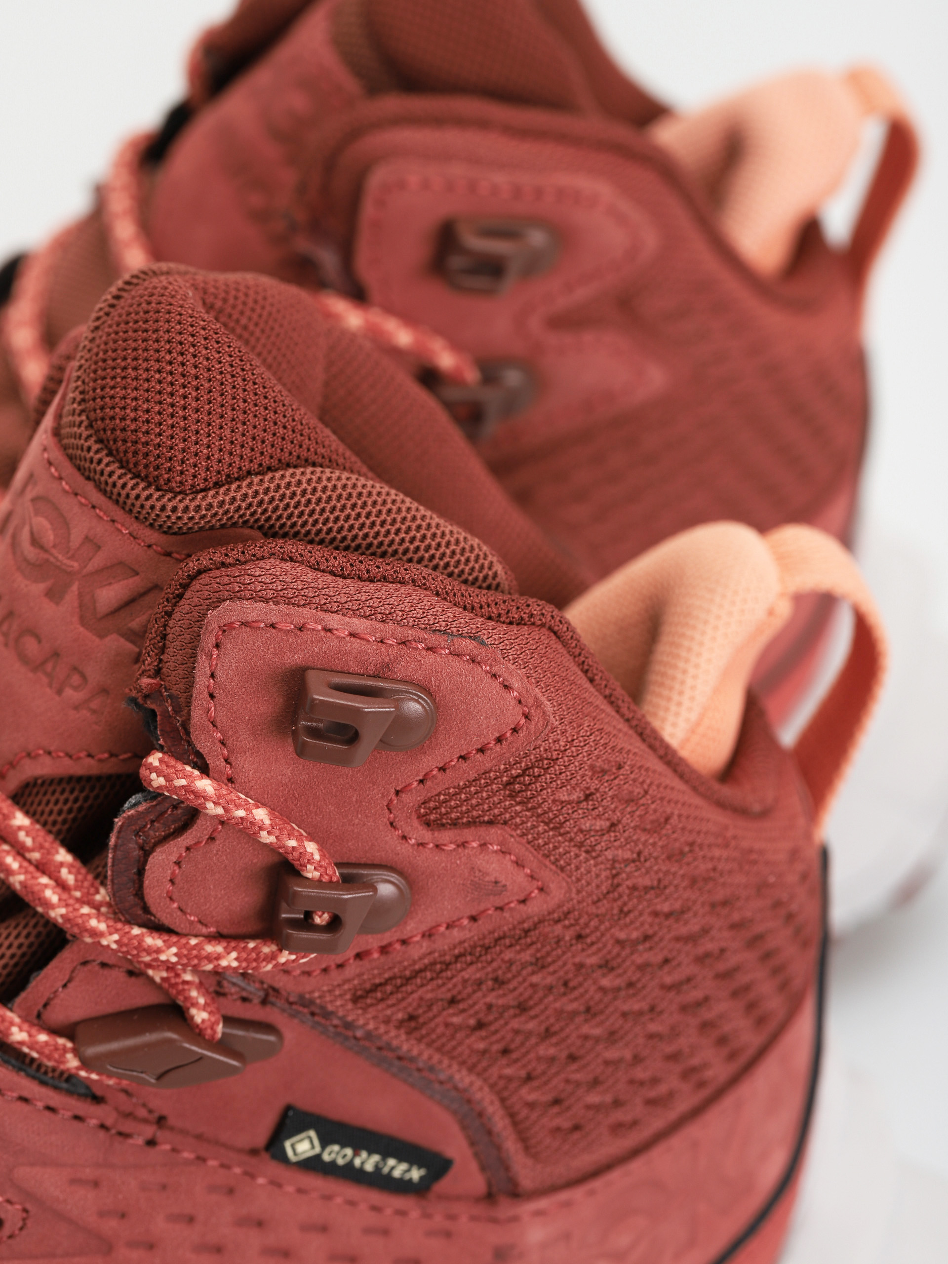 Boty Hoka One One Anacapa Mid GTX Wmn (hot sauce/cherry mahogany)