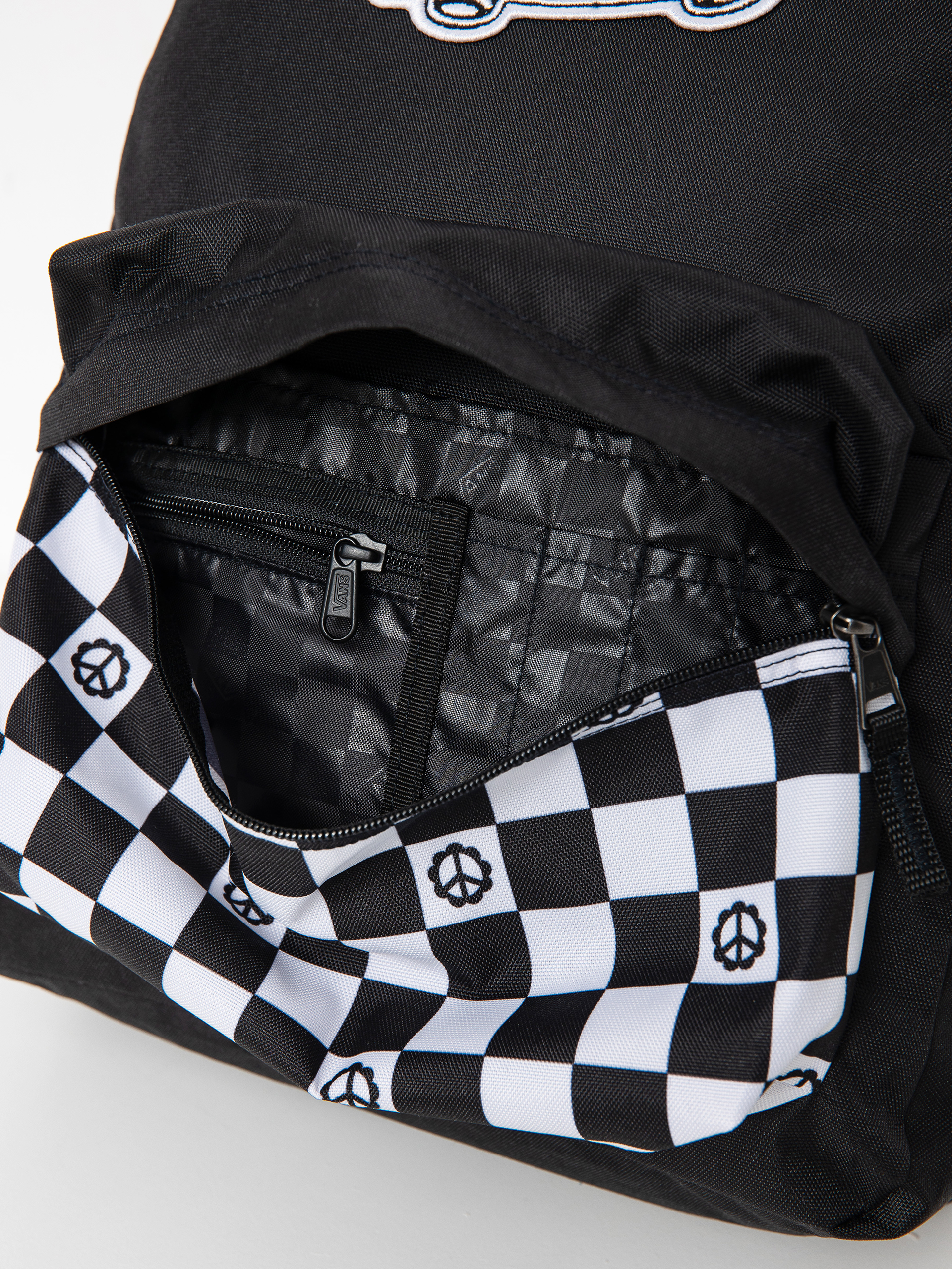 Batoh Vans Realm Wmn (peace check black/black)