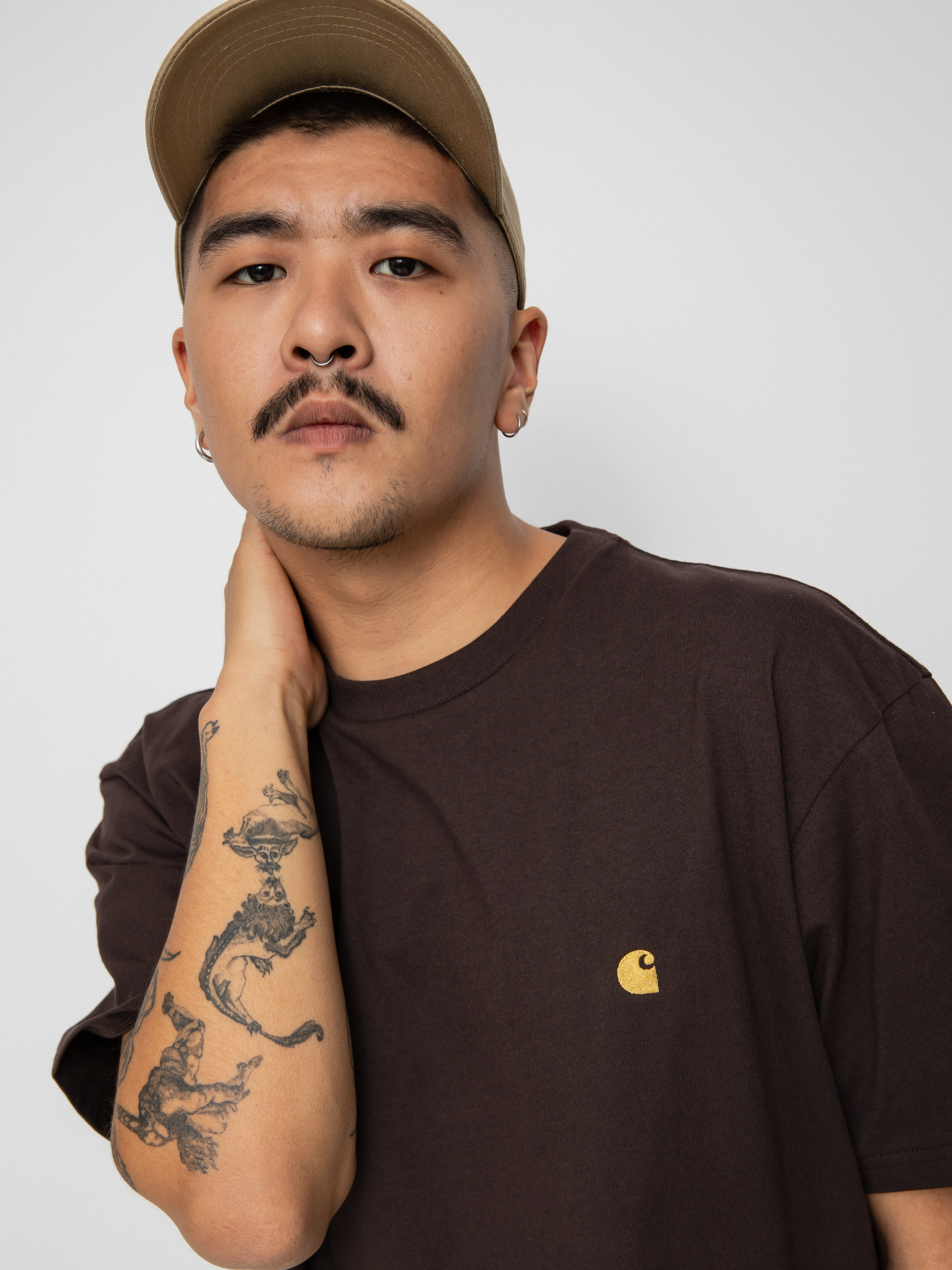 Tričko Carhartt WIP Chase (dark umber/gold)