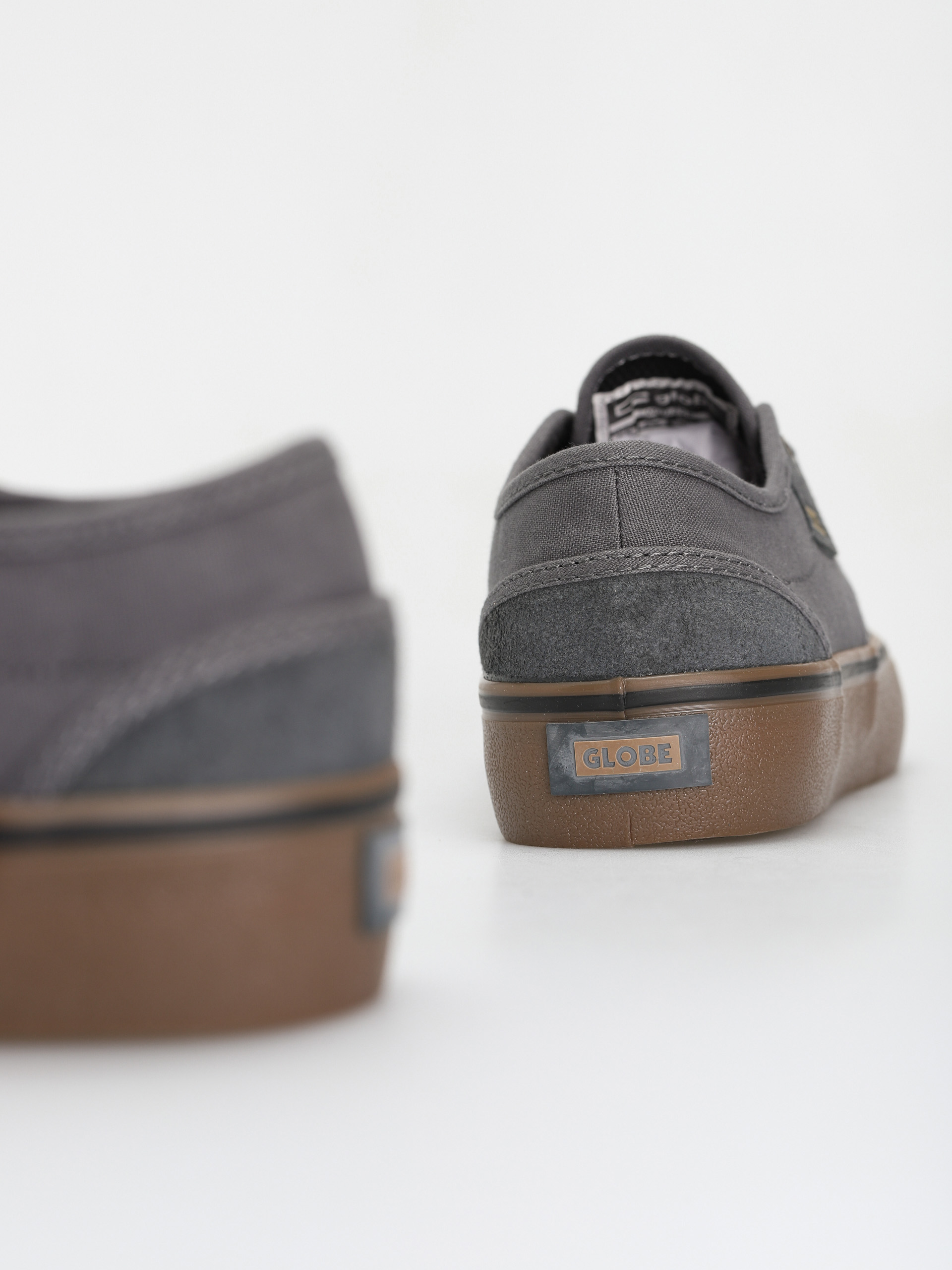 Boty Globe Motley II (dark shadow/gum)