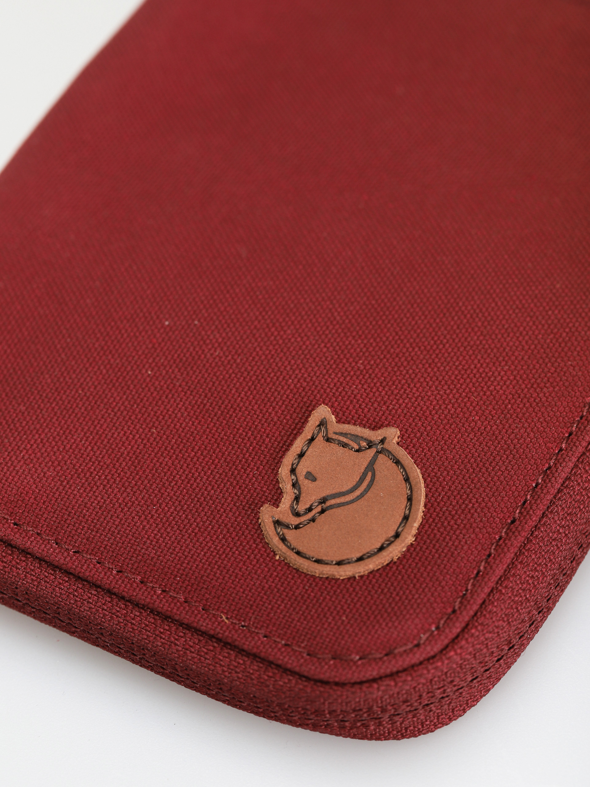 Peněženka Fjallraven Zip Wallet (bordeaux red)