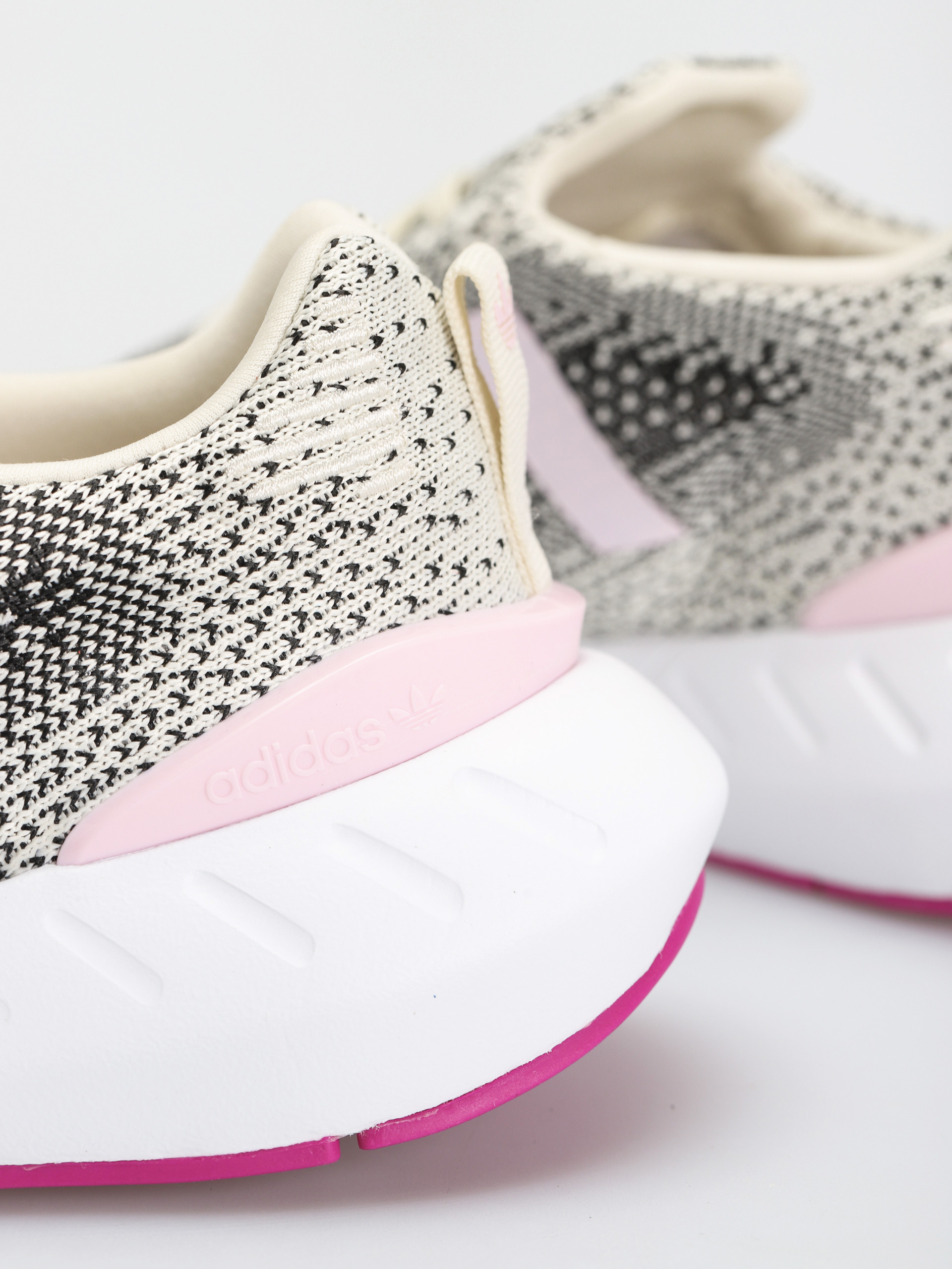 Boty adidas Originals Swift Run 22 W Wmn (cwhite/clpink/vivpnk)