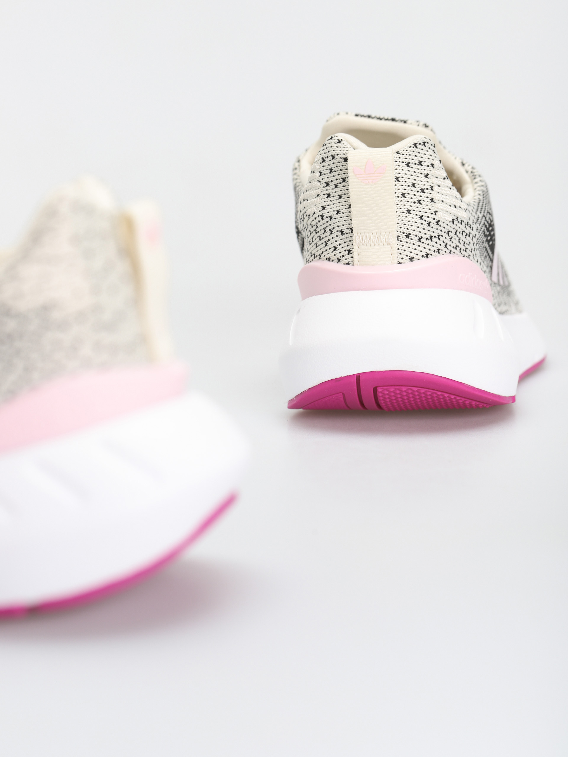 Boty adidas Originals Swift Run 22 W Wmn (cwhite/clpink/vivpnk)