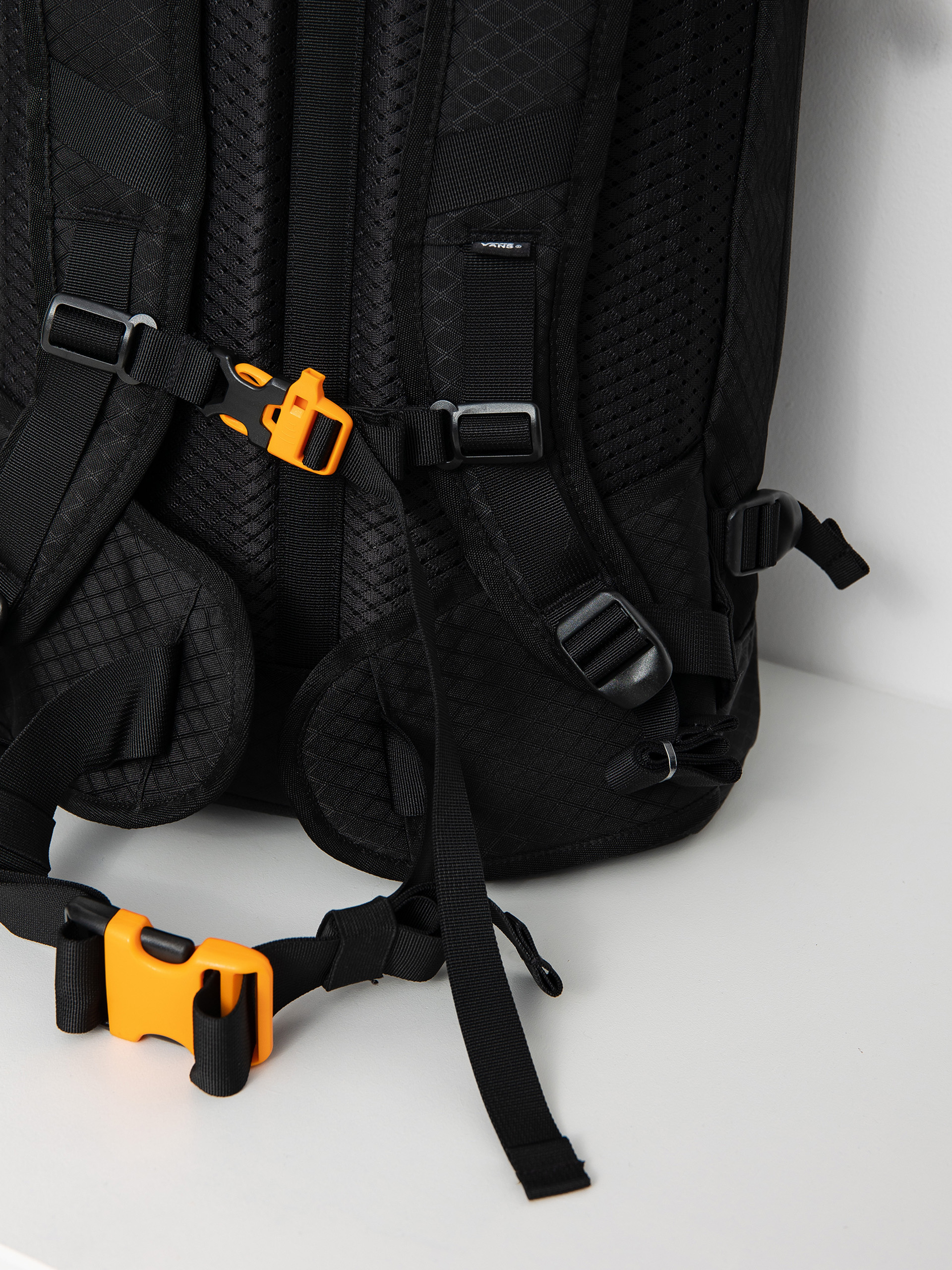 Batoh Vans Construct Snowpack (black) Batoh Vans Construct Snowpack (black)