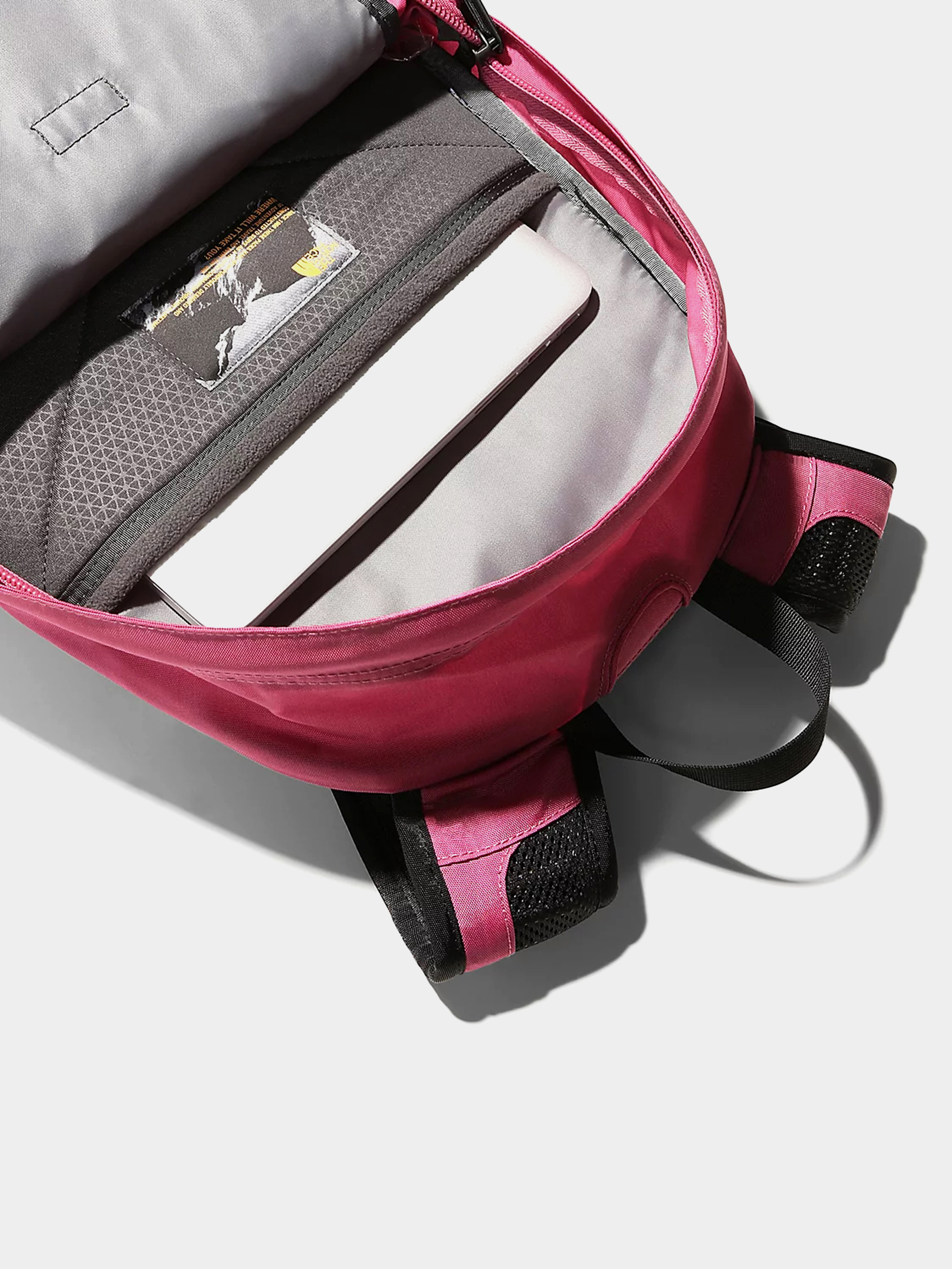 Batoh The North Face Hot Shot Se (red violet/tnf black)