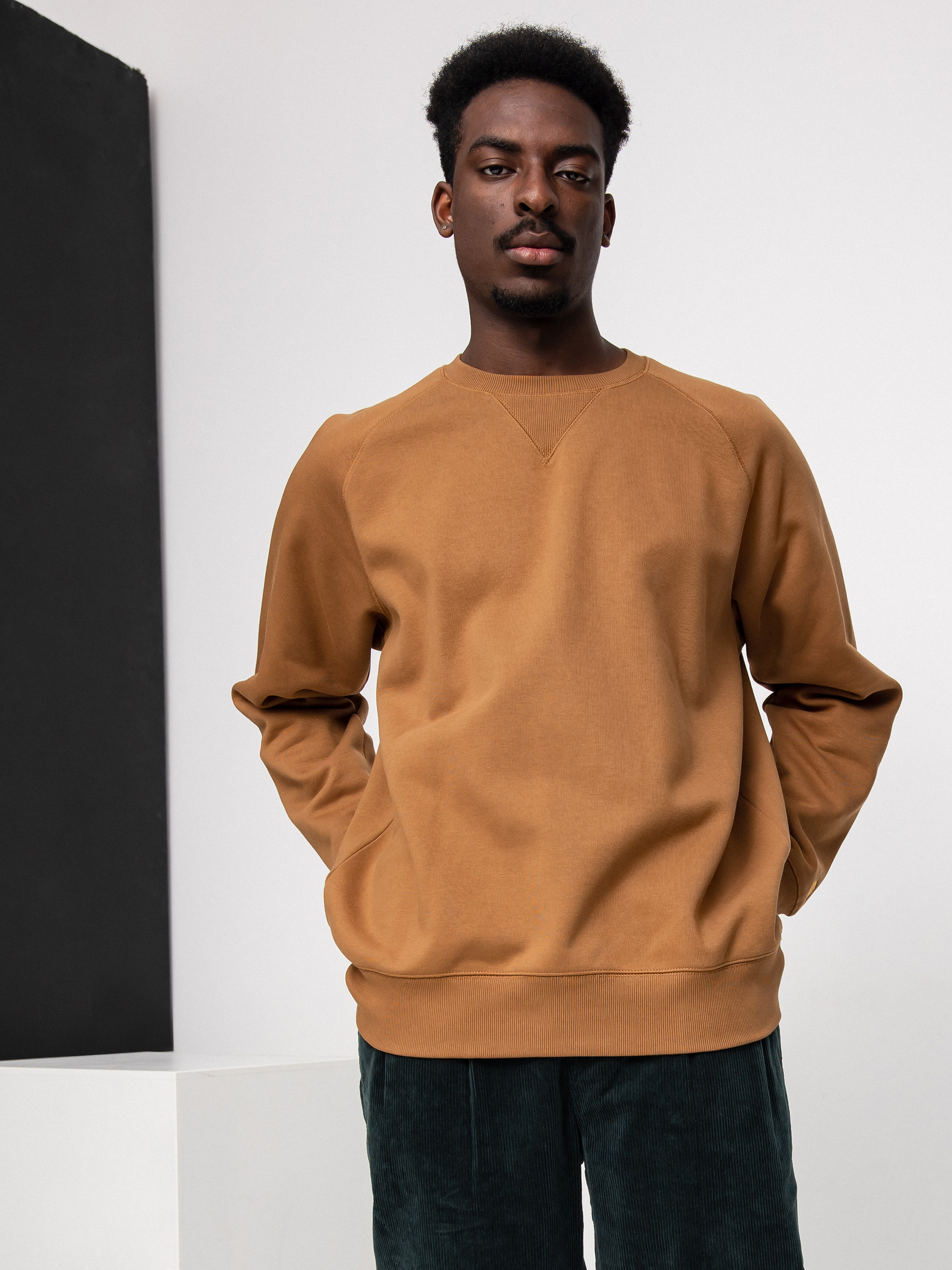 Mikina Carhartt WIP Chase (hamilton brown/gold)