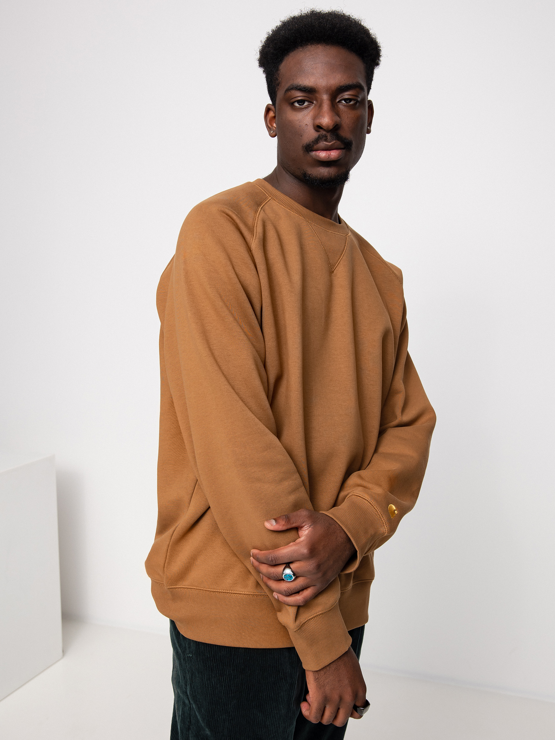 Mikina Carhartt WIP Chase (hamilton brown/gold)