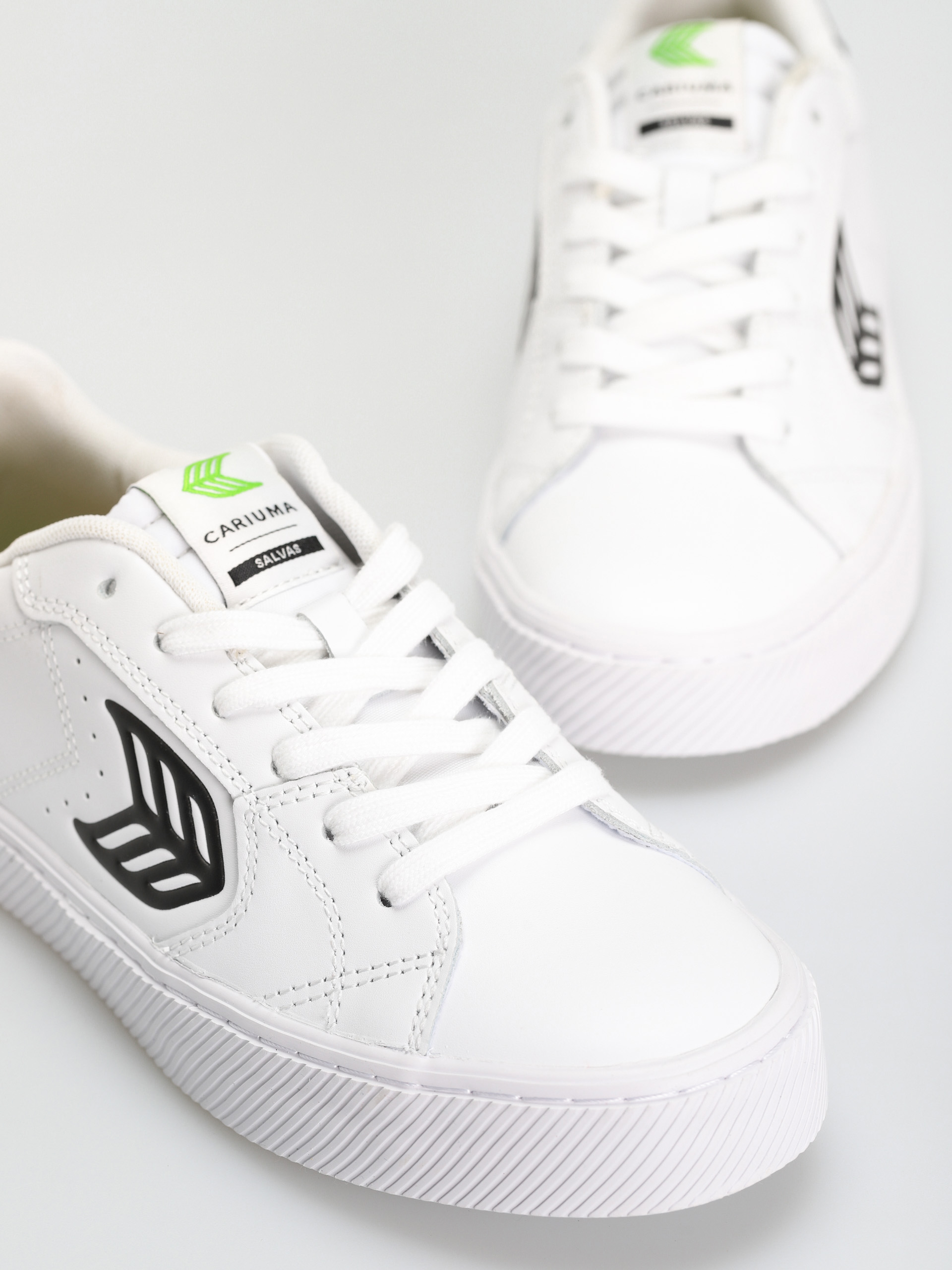 Boty Cariuma Salvas (white/black)