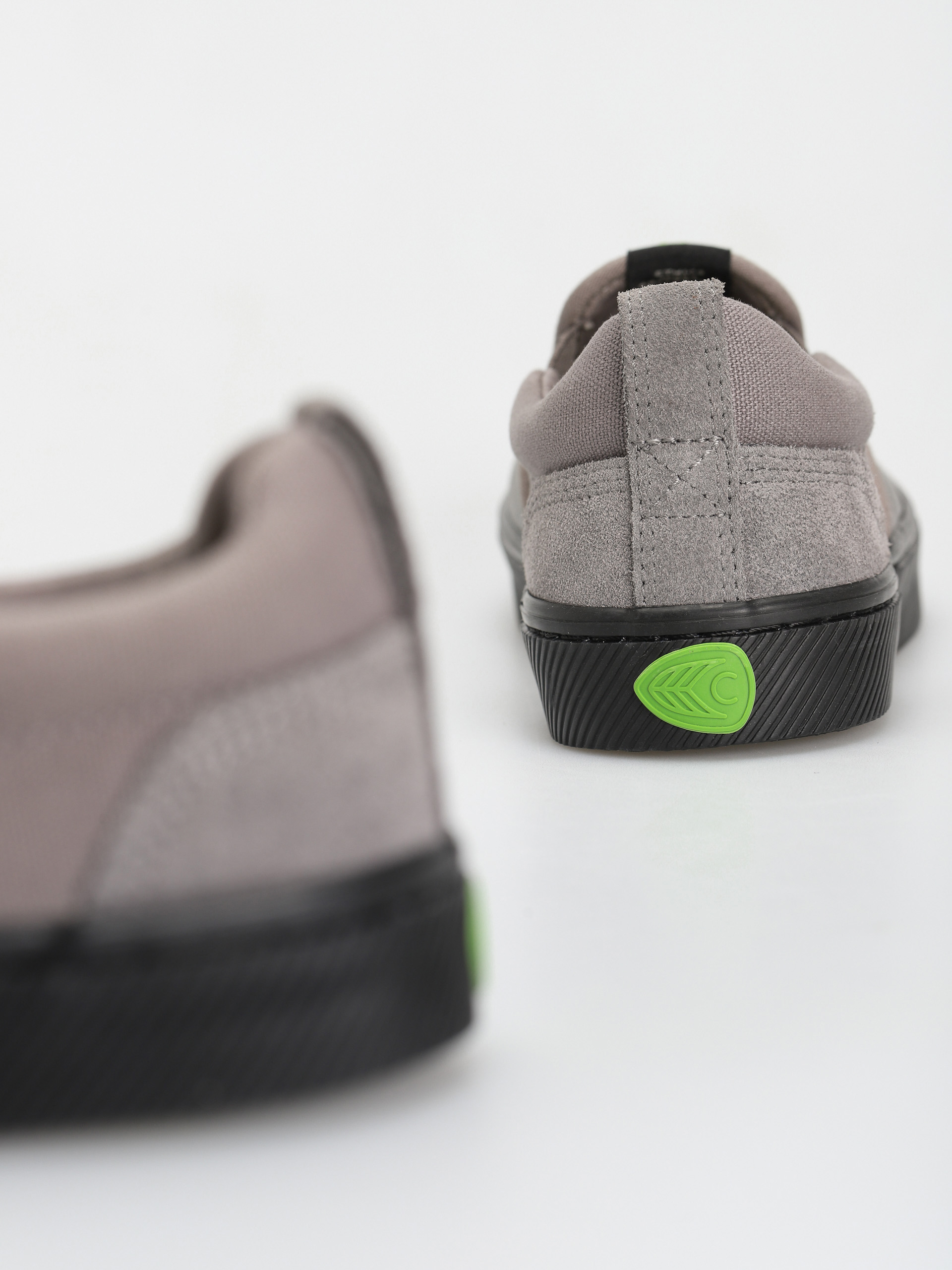 Boty Cariuma Catiba Pro Slip On (grey/black)