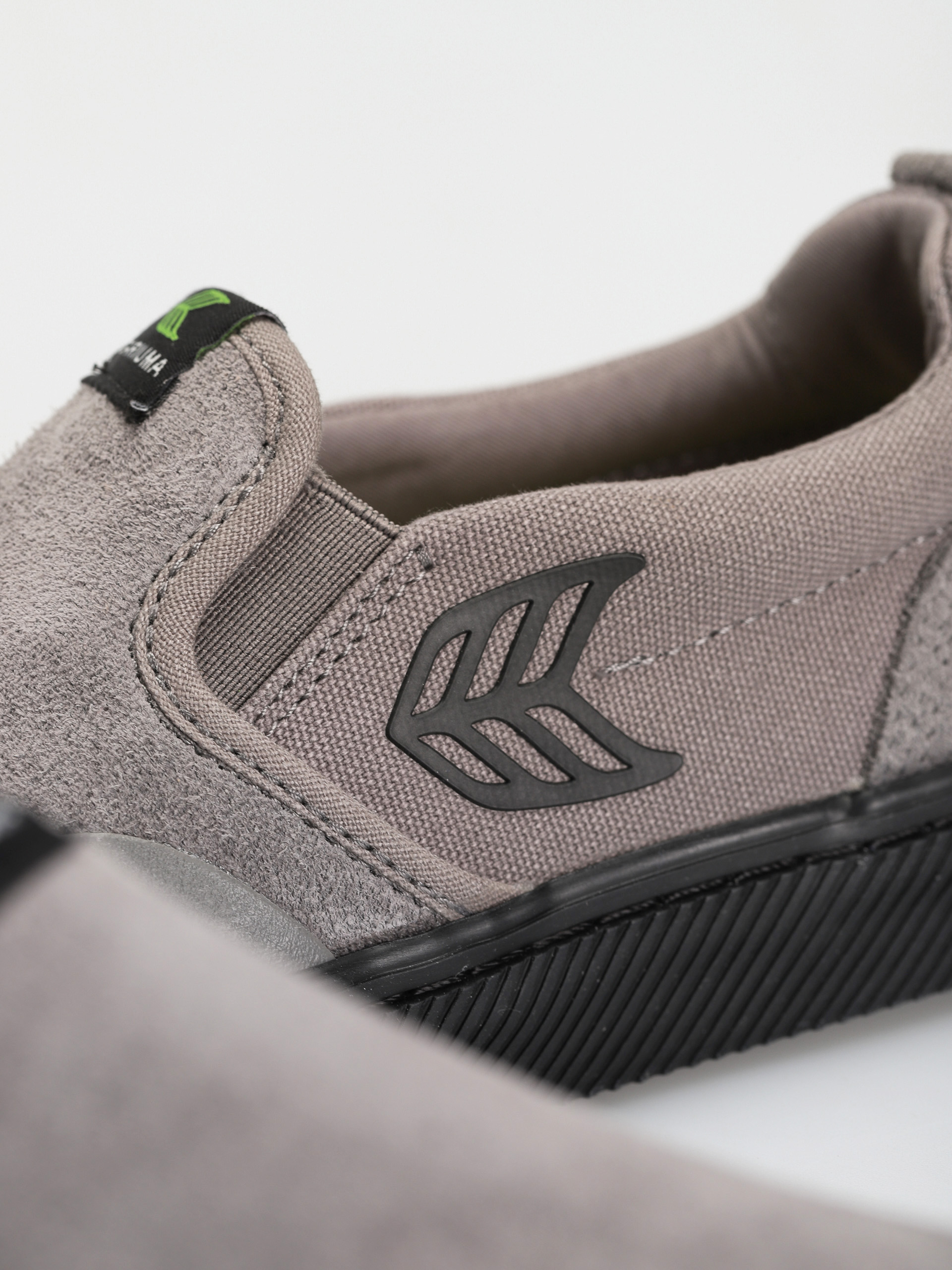 Boty Cariuma Catiba Pro Slip On (grey/black)