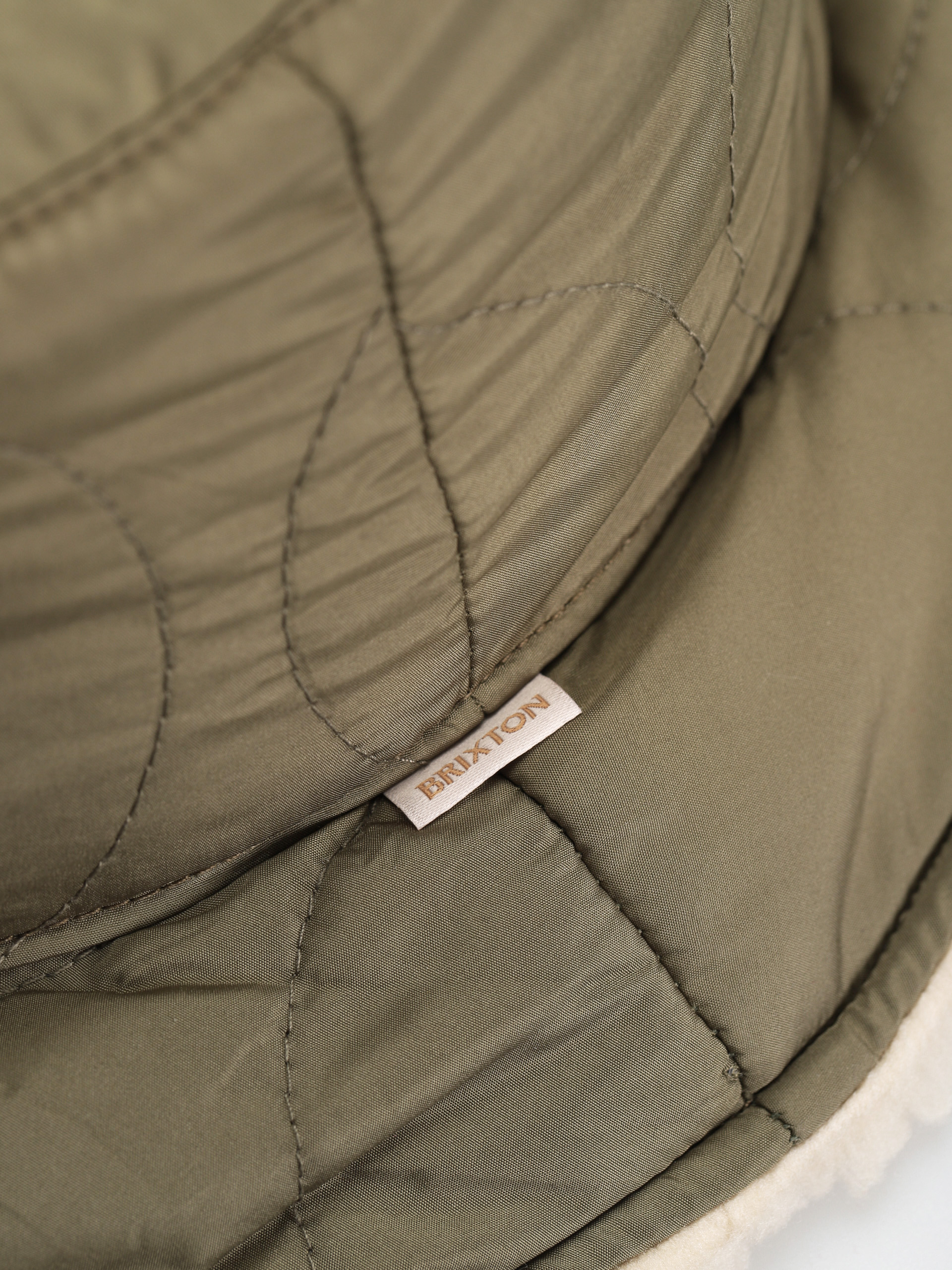 Klobouk Brixton Petra Reversible Bucket Hat Wmn (military olive/dove sherpa)