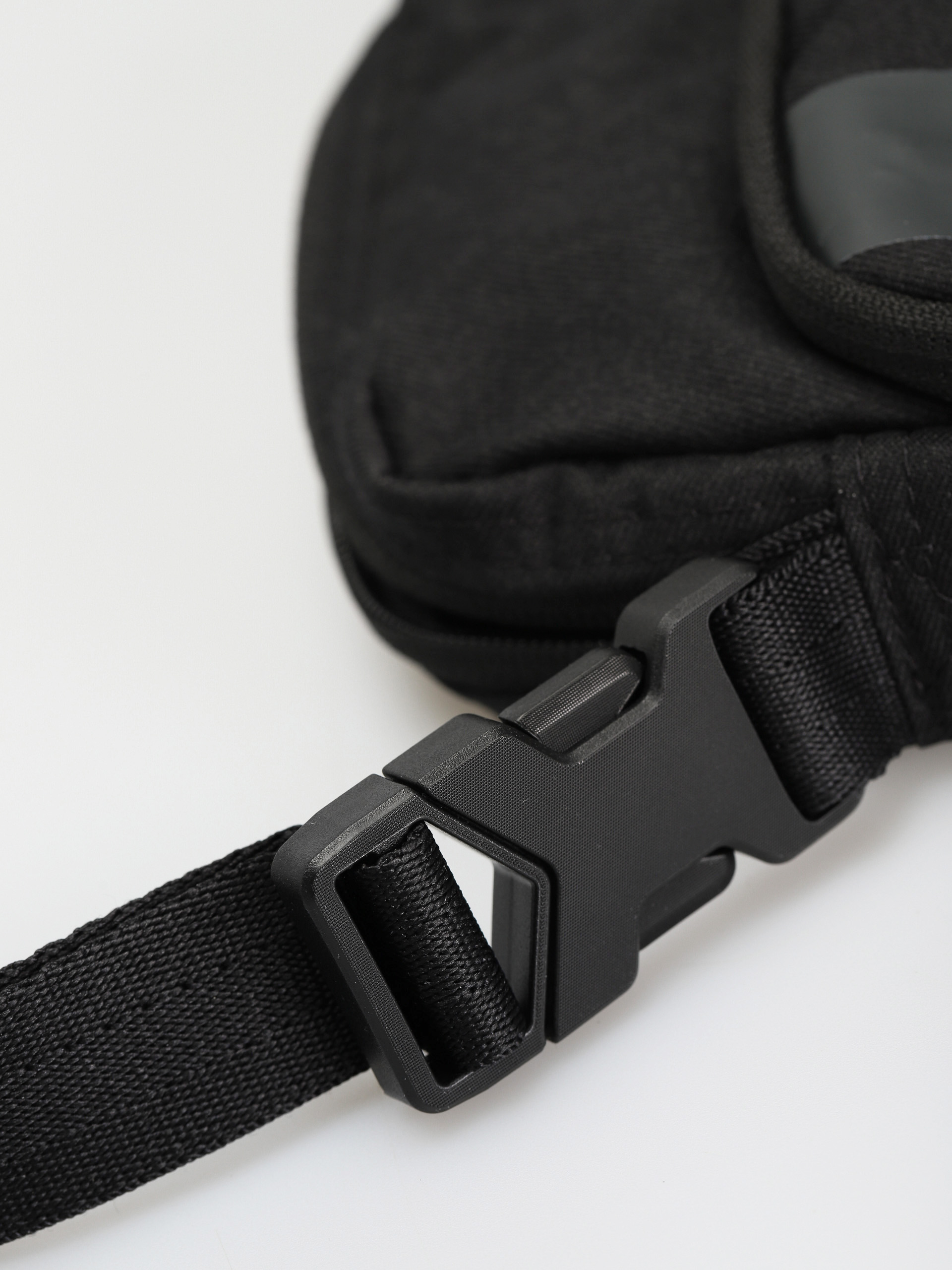 Taška Nike SB Elemental Crossbody (black/black/anthracite)