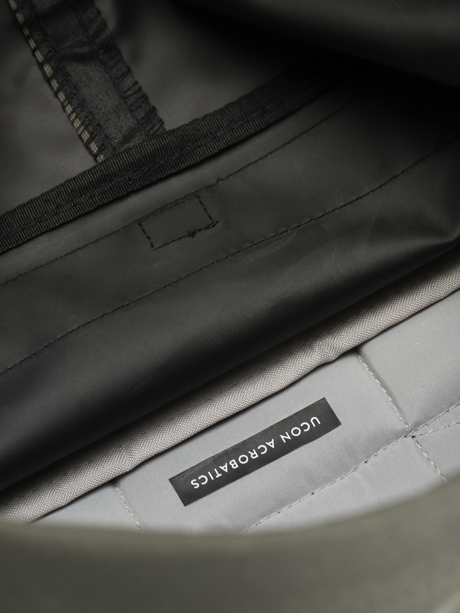 Batoh Ucon Acrobatics Vito Medium Stealth (olive)