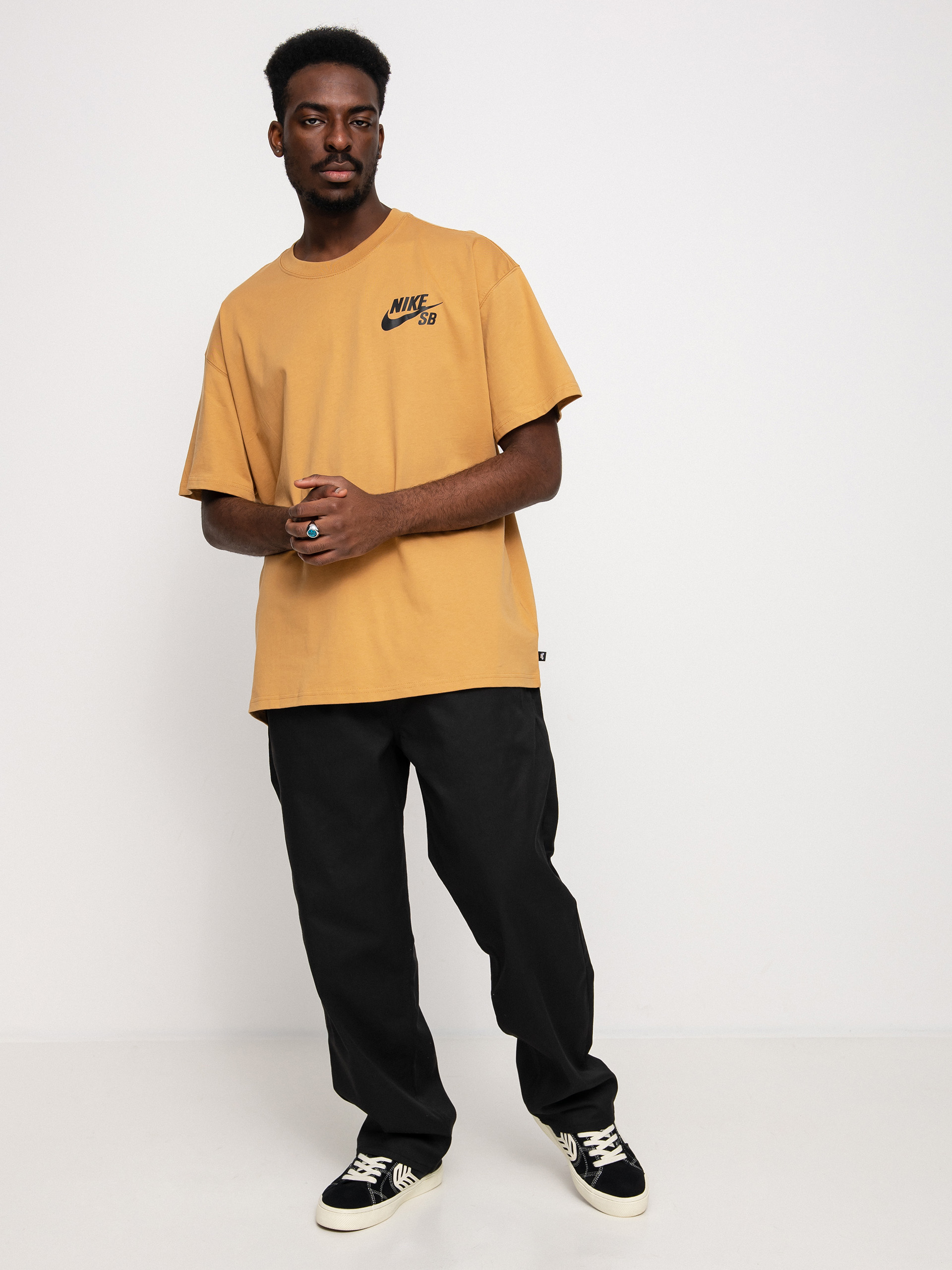 Tričko Nike SB Logo (elemental gold)