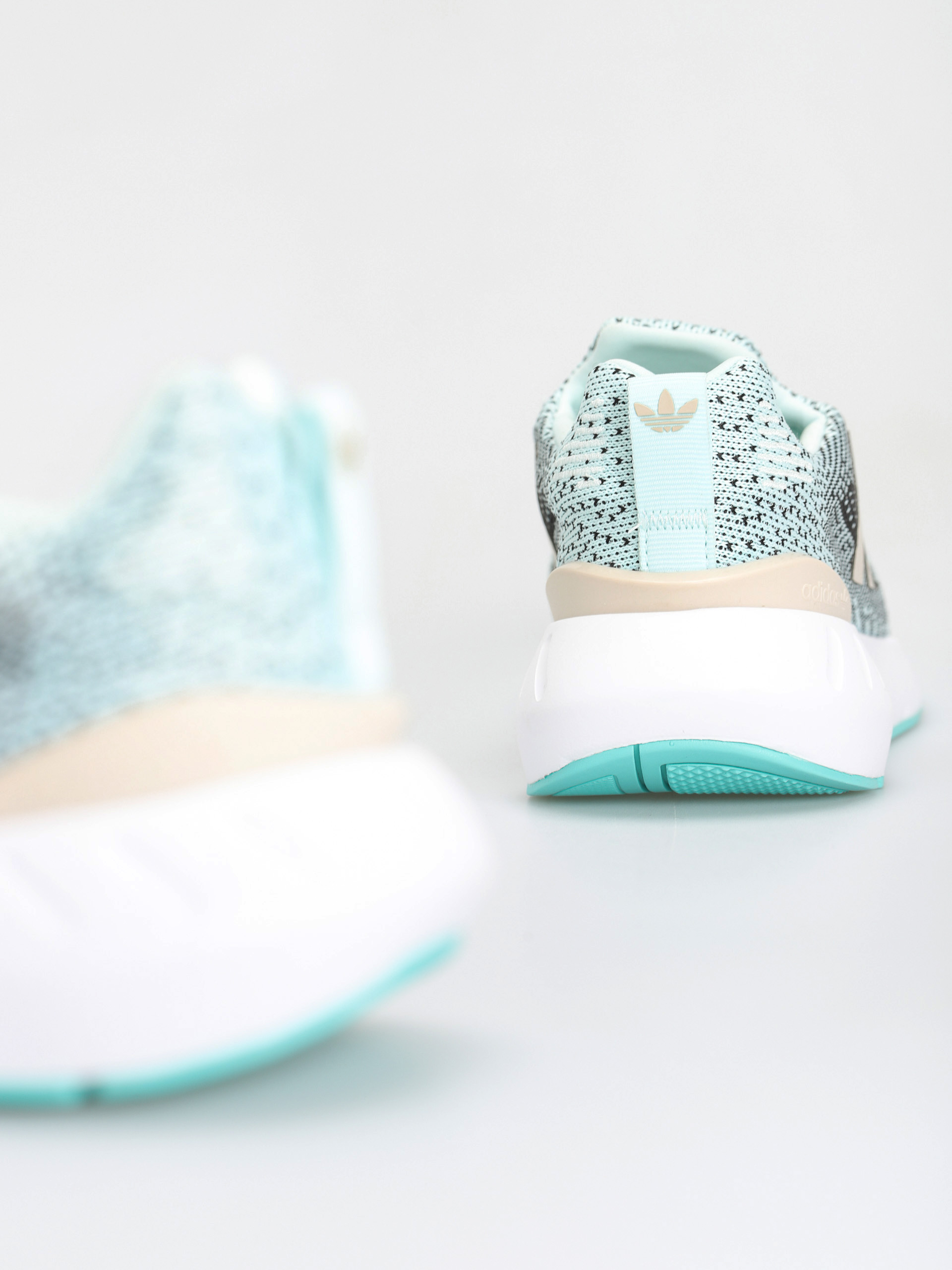 Boty adidas Originals Swift Run 22 W Wmn (halmin/alumin/minrus)