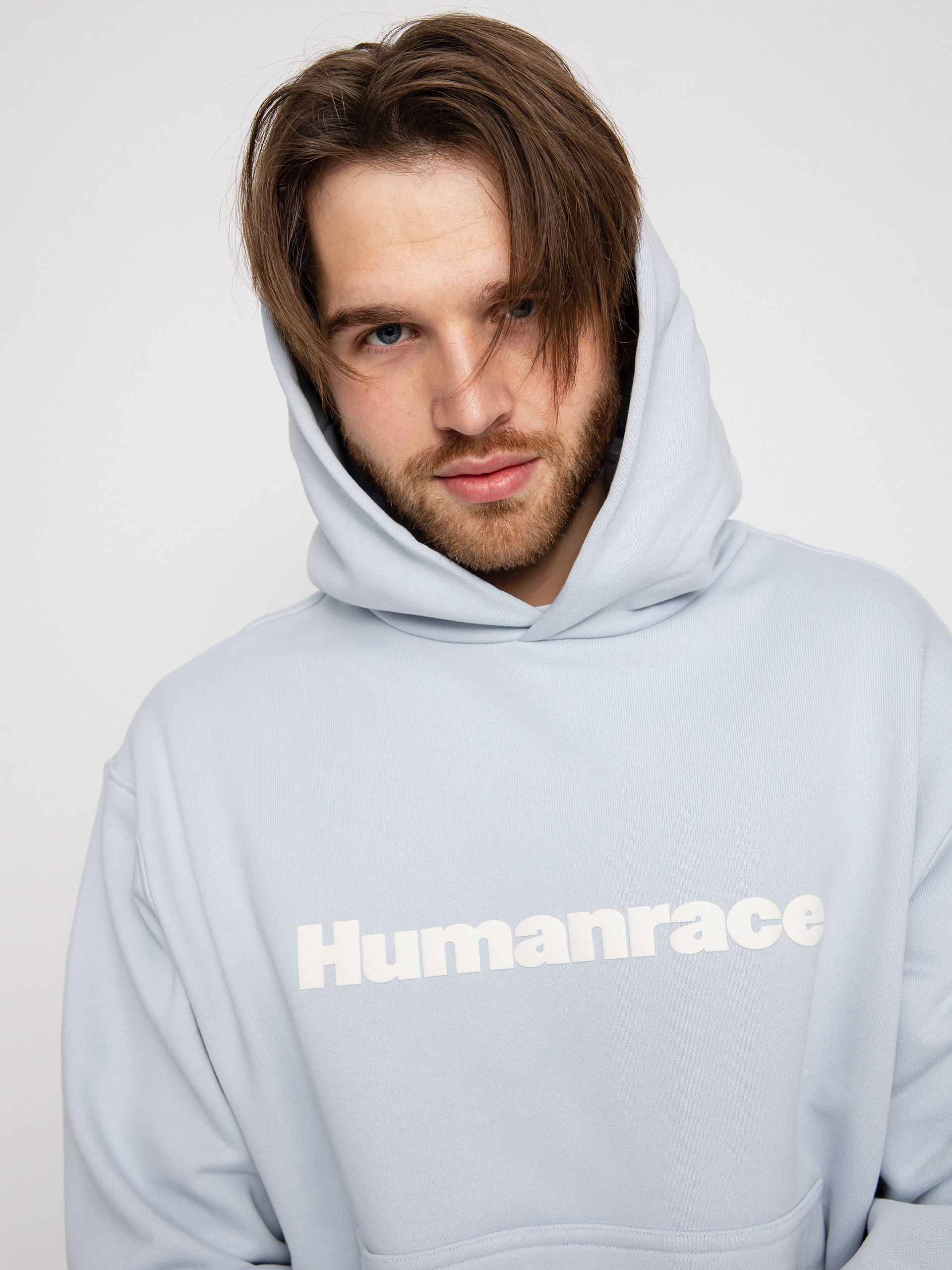 Mikina s kapucí adidas Originals Pharrell Williams Basics HD (halblu)