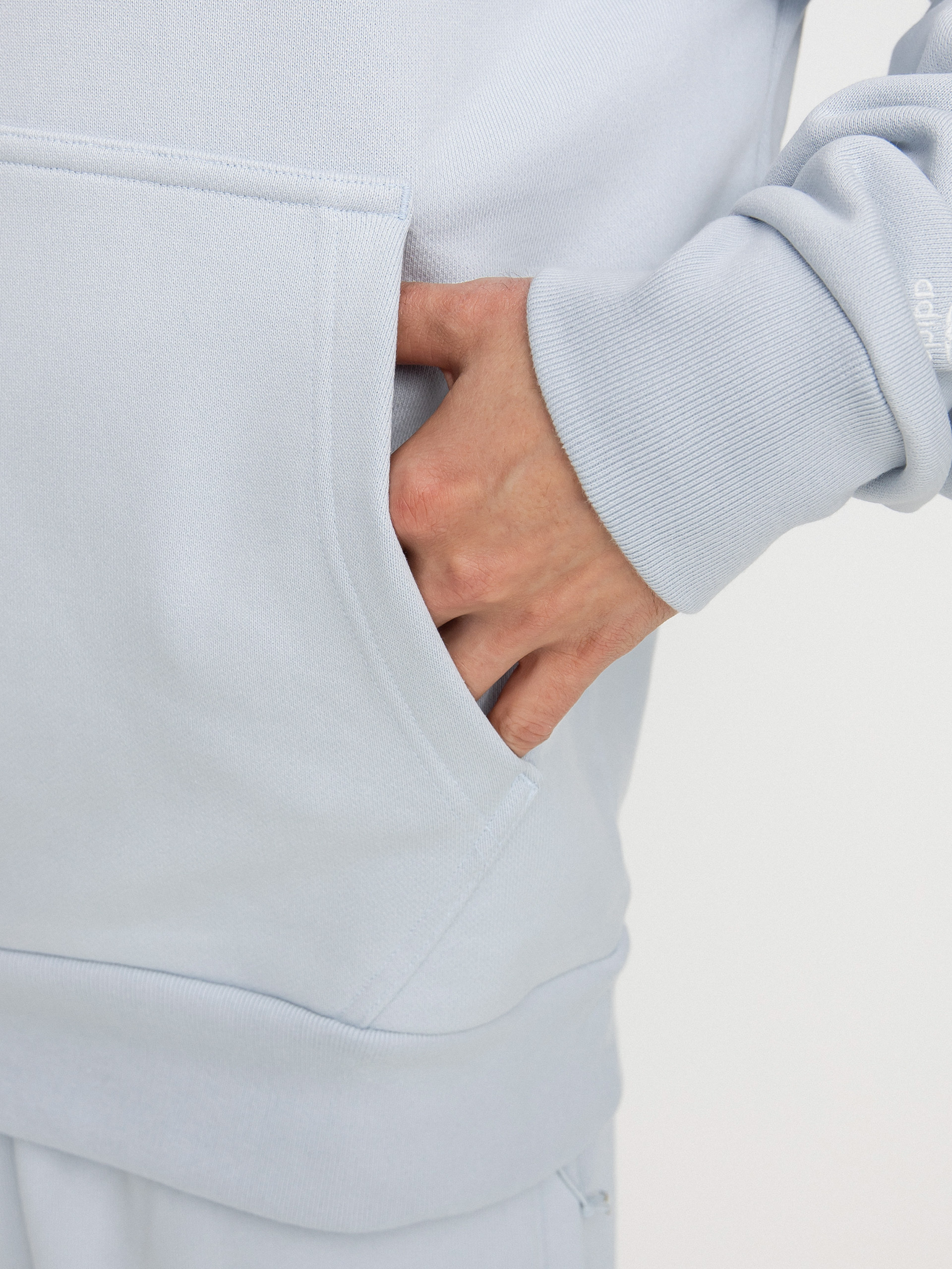 Mikina s kapucí adidas Originals Pharrell Williams Basics HD (halblu)