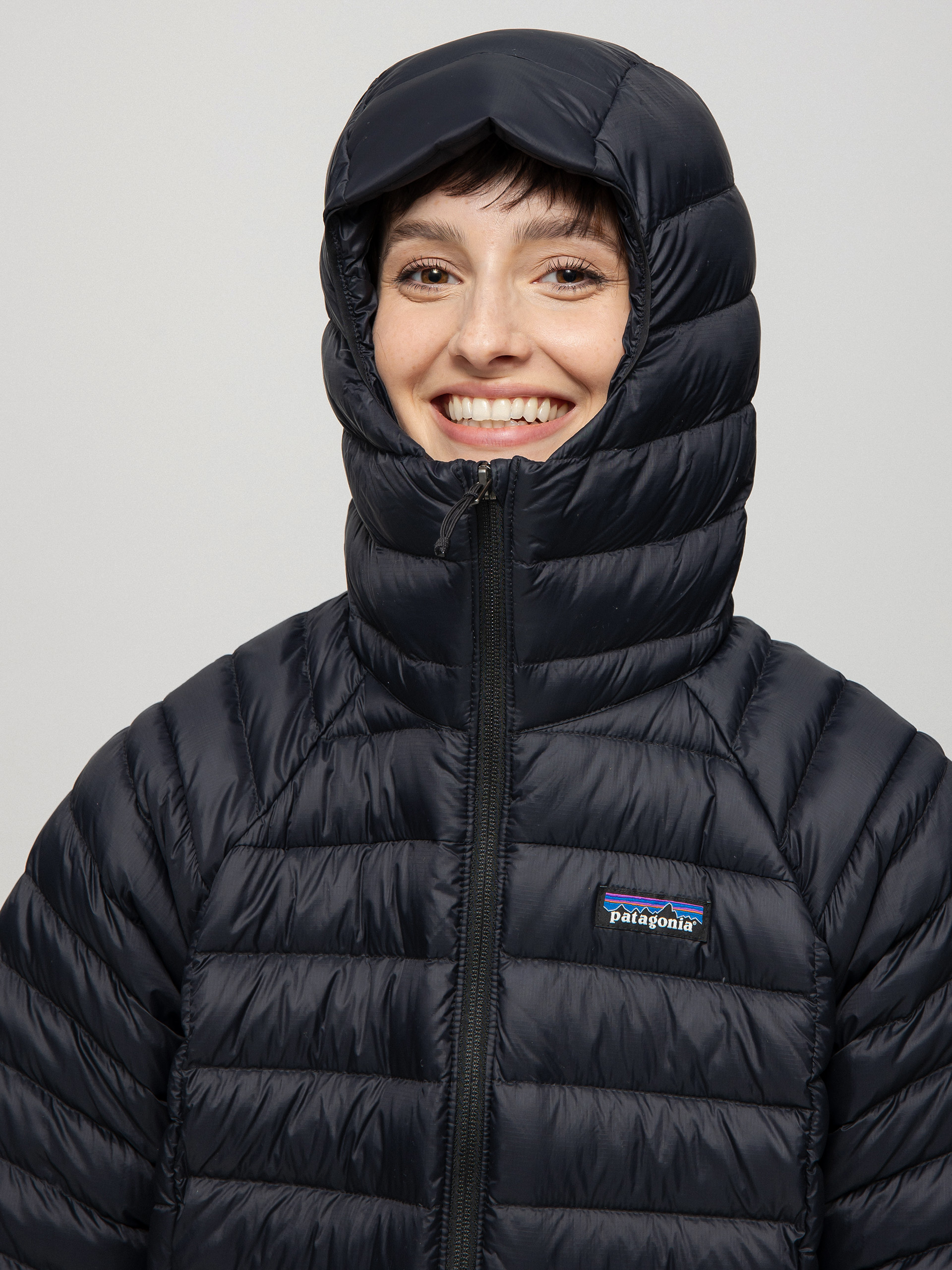 Bunda Patagonia Down Sweater Hoody Wmn (black)