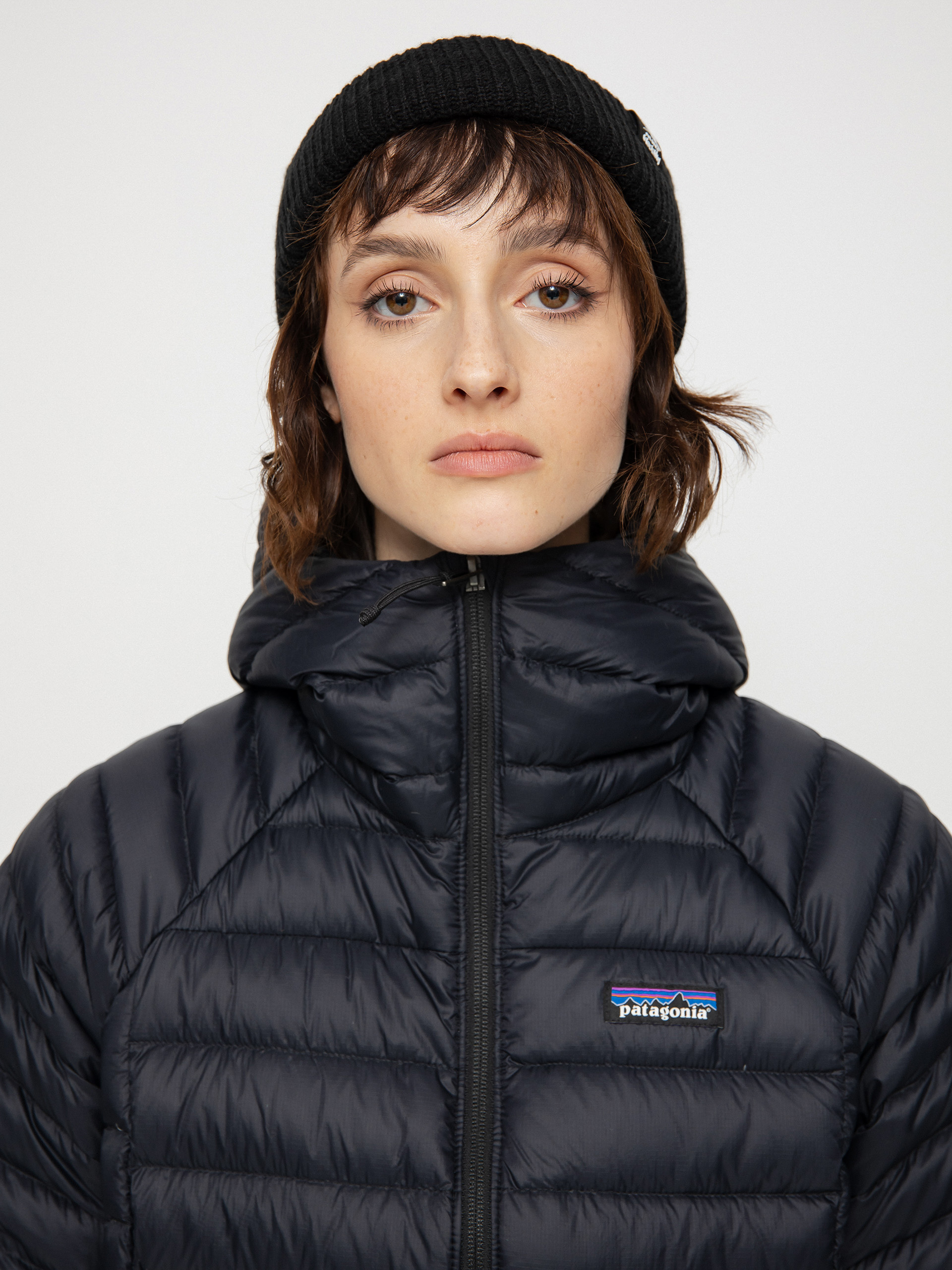 Bunda Patagonia Down Sweater Hoody Wmn (black)