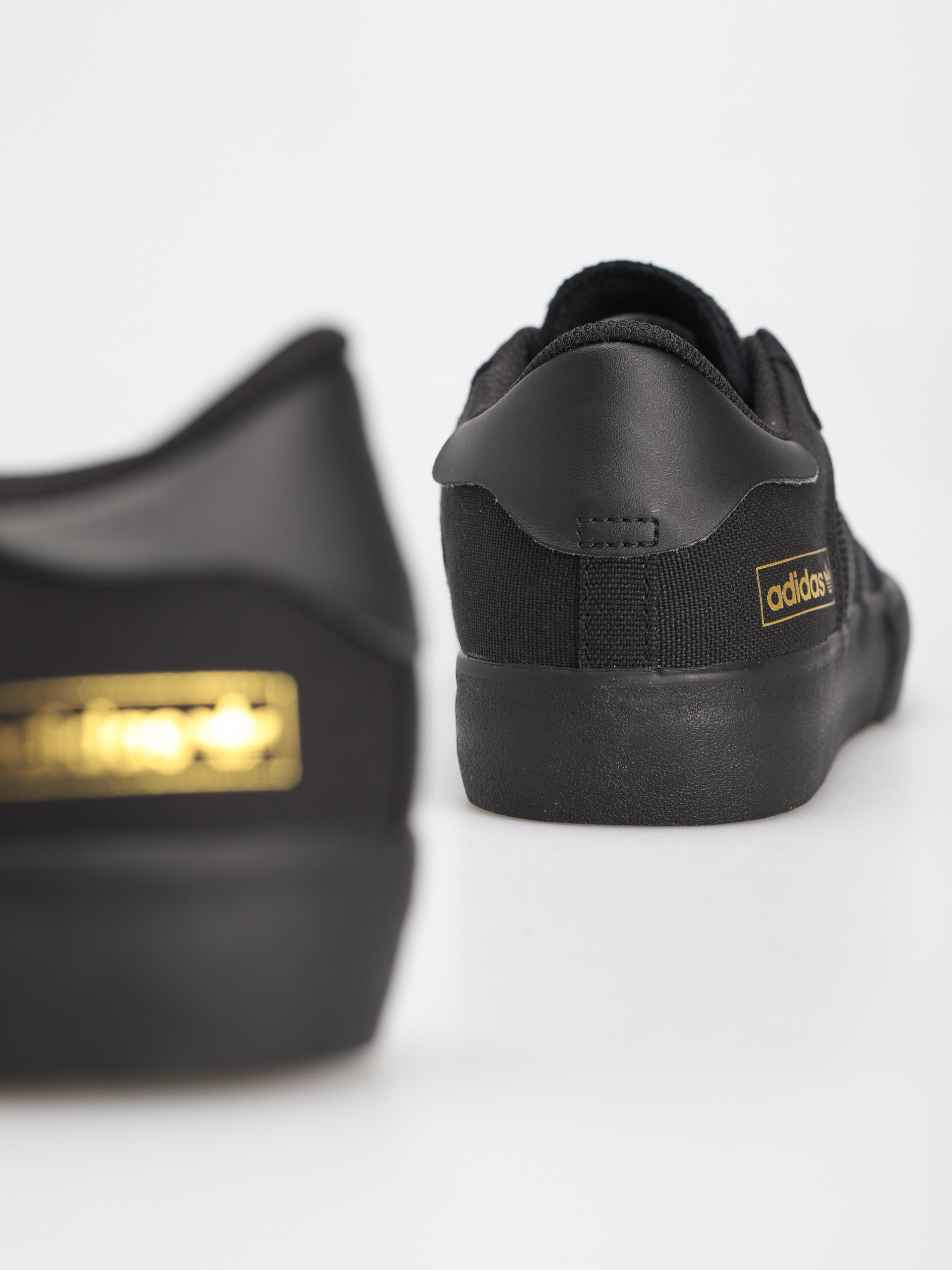 Boty adidas Matchbreak Super (cblack/cblack/cardbo)