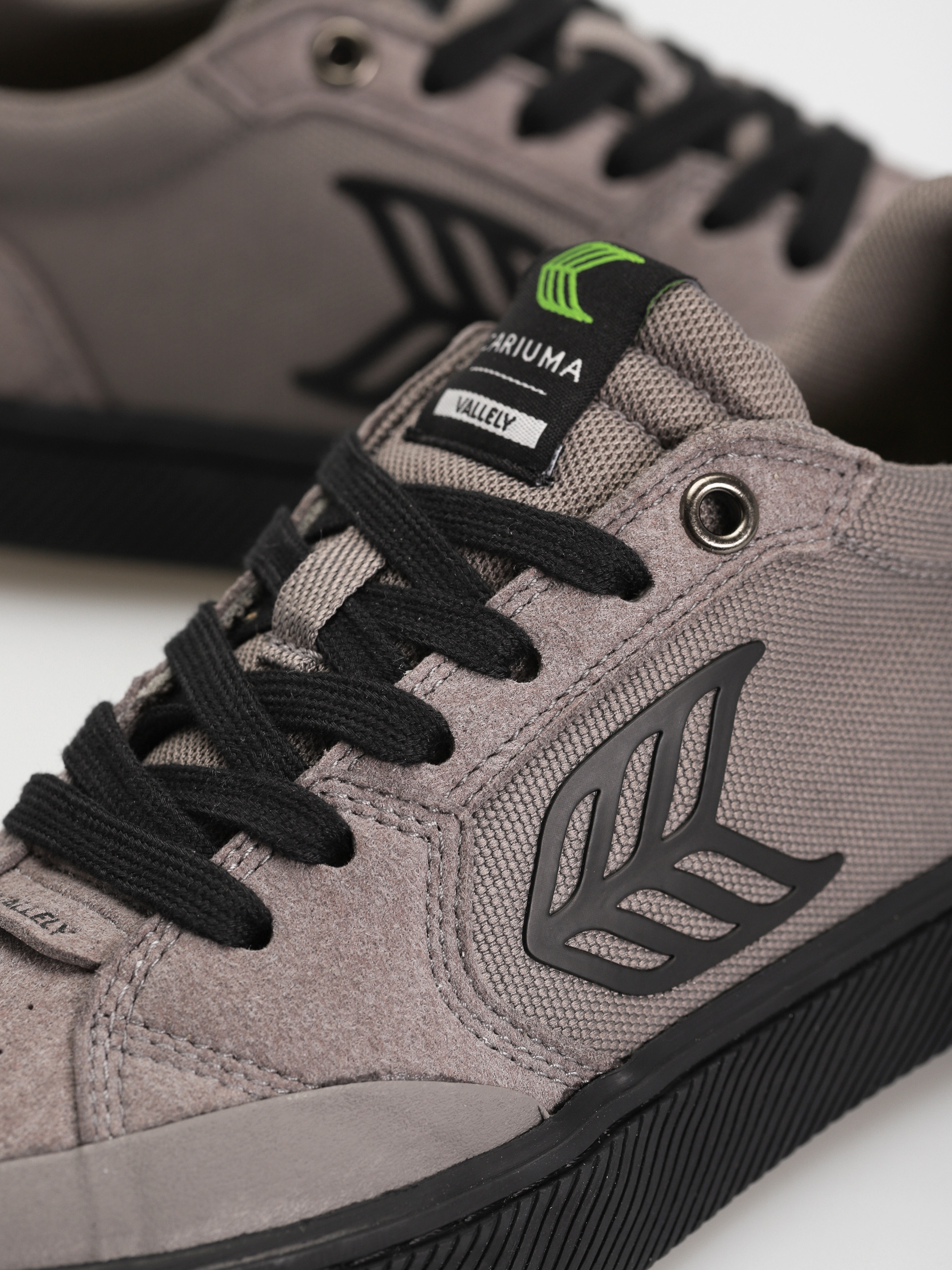 Boty Cariuma Vallely (grey/black)