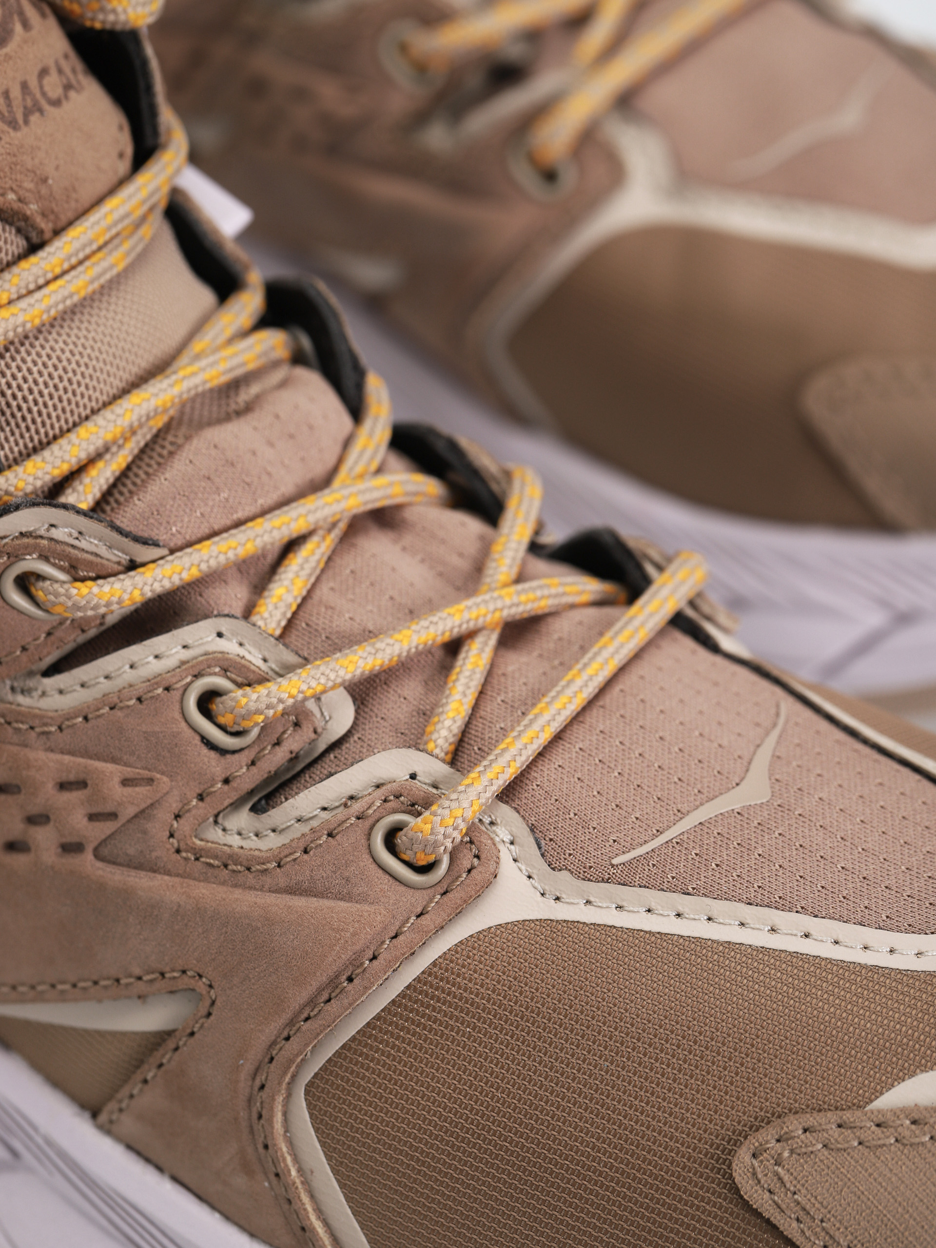 Boty Hoka One One Anacapa Mid GTX Wmn (dune/lilac marble)