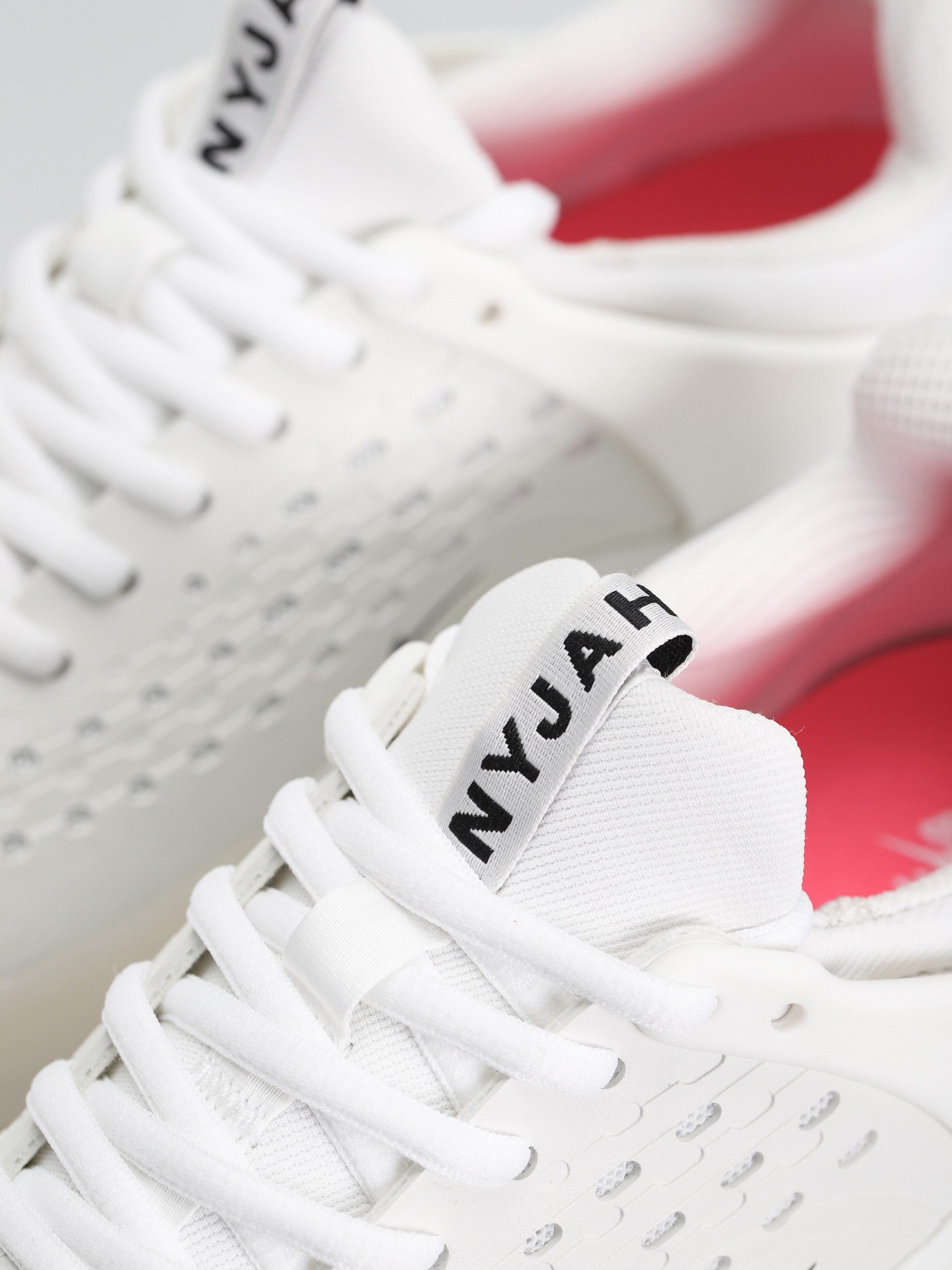 Boty Nike SB Zoom Nyjah 3 (white/black summit white hyper pink)