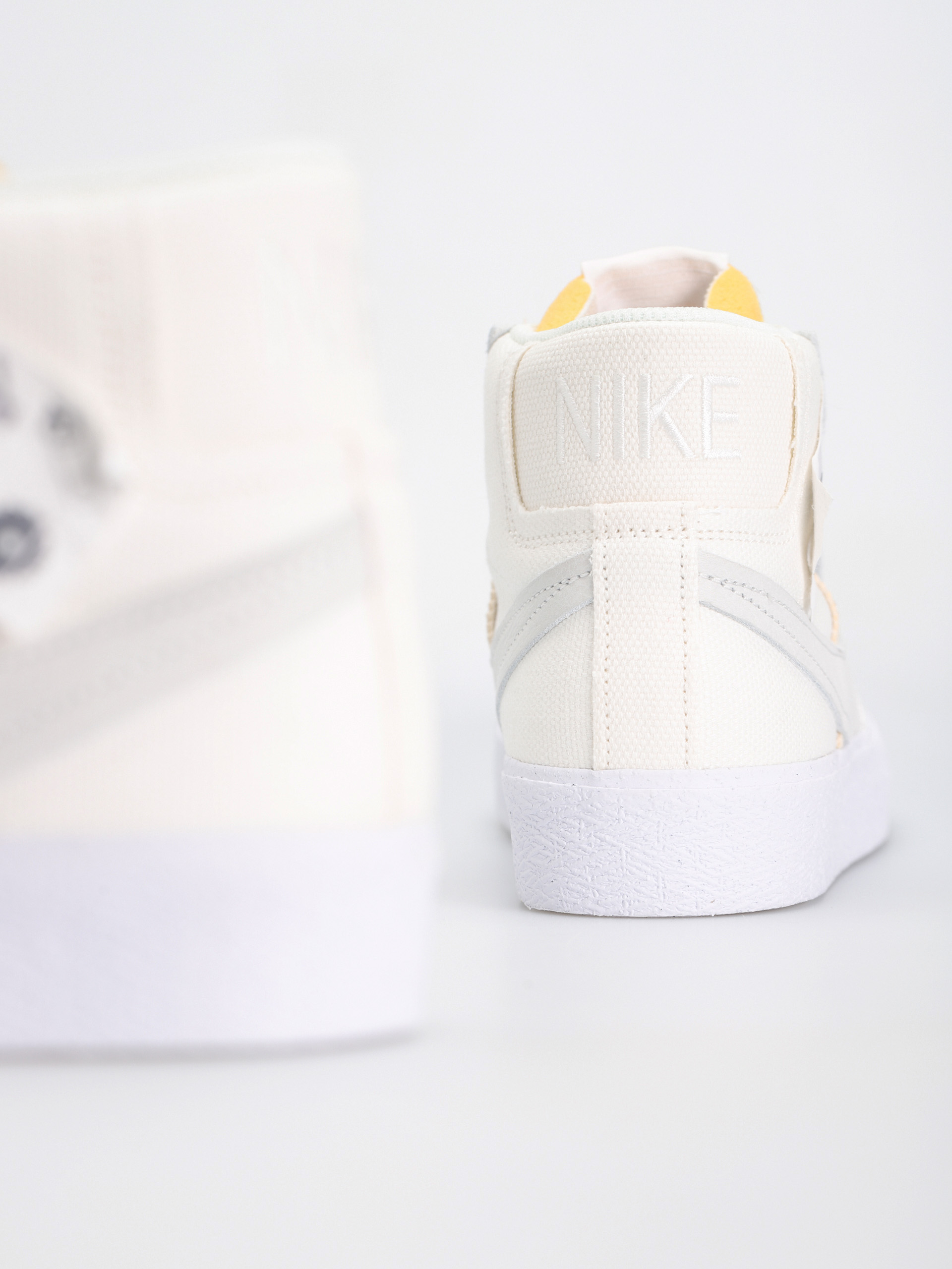Boty Nike SB Zoom Blazer Mid Prm (summit white/summit white)