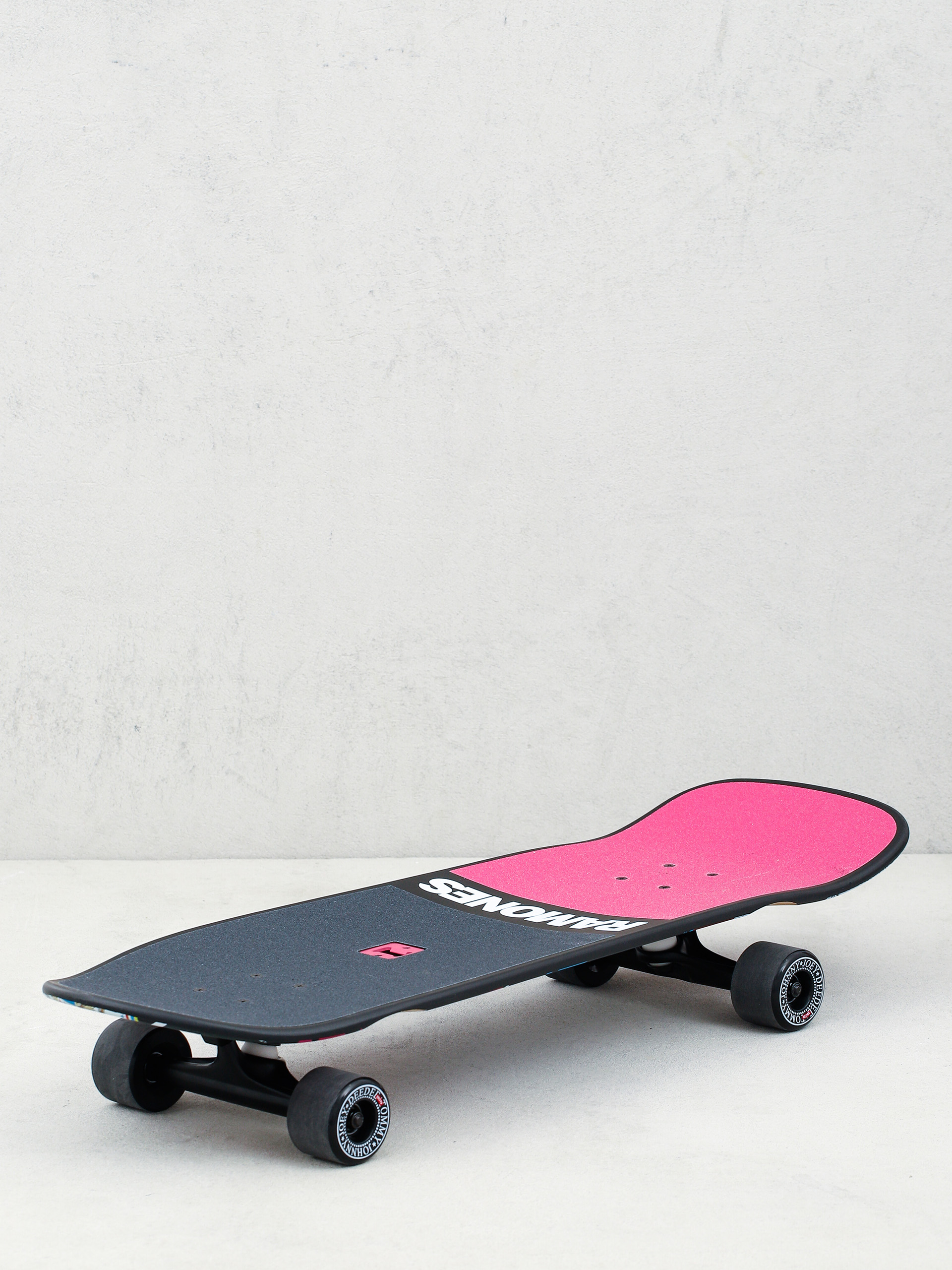 Cruiser Globe Aperture (ramones/hey ho)