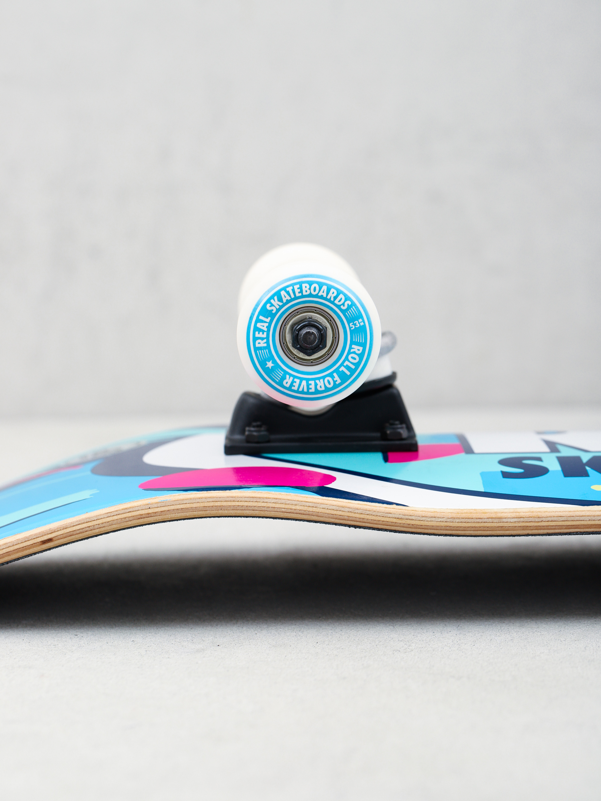 Skateboard Real Outrun Oval (blue/multi)