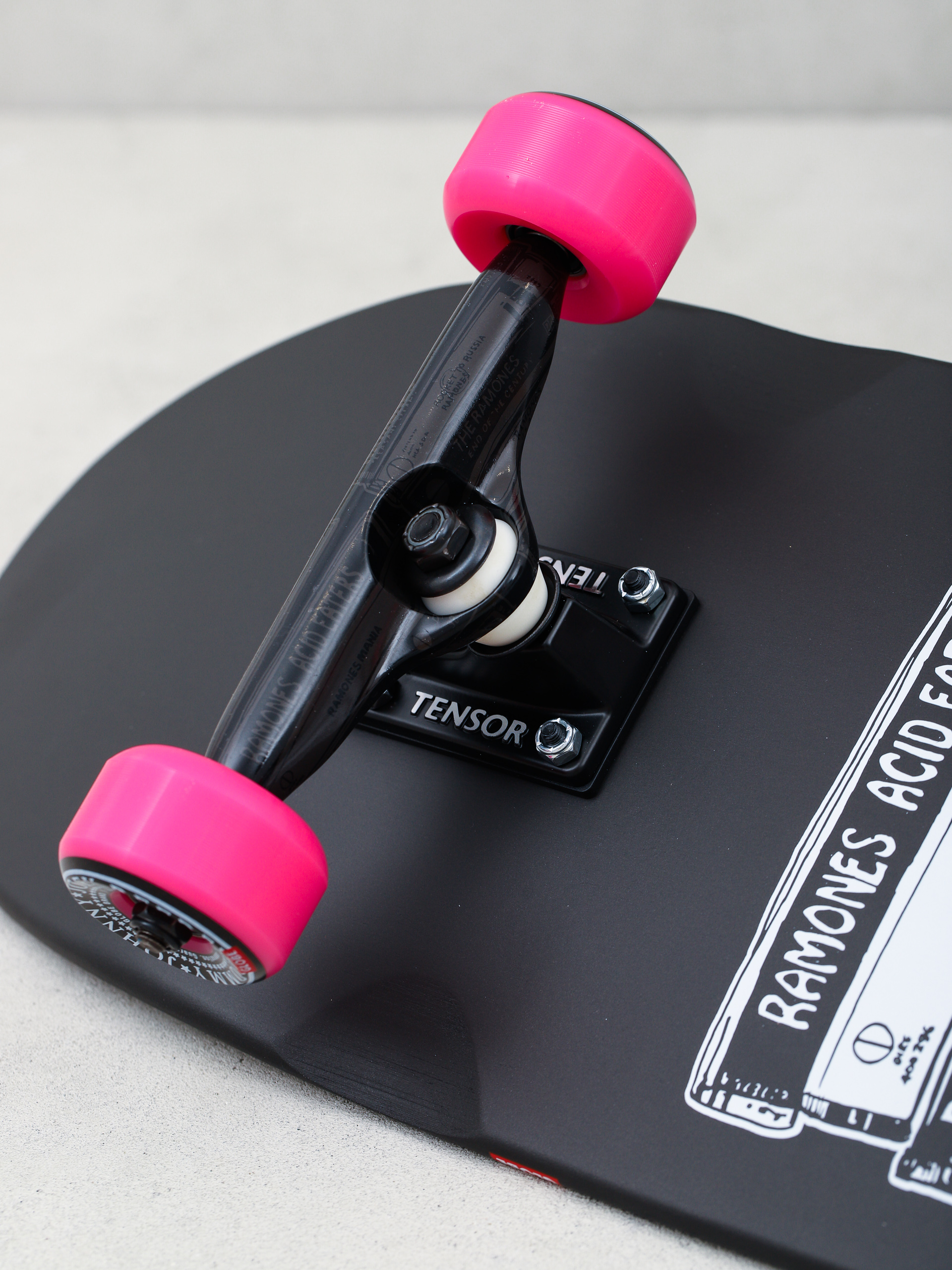 Cruiser Globe Shooter (ramones/hey ho)