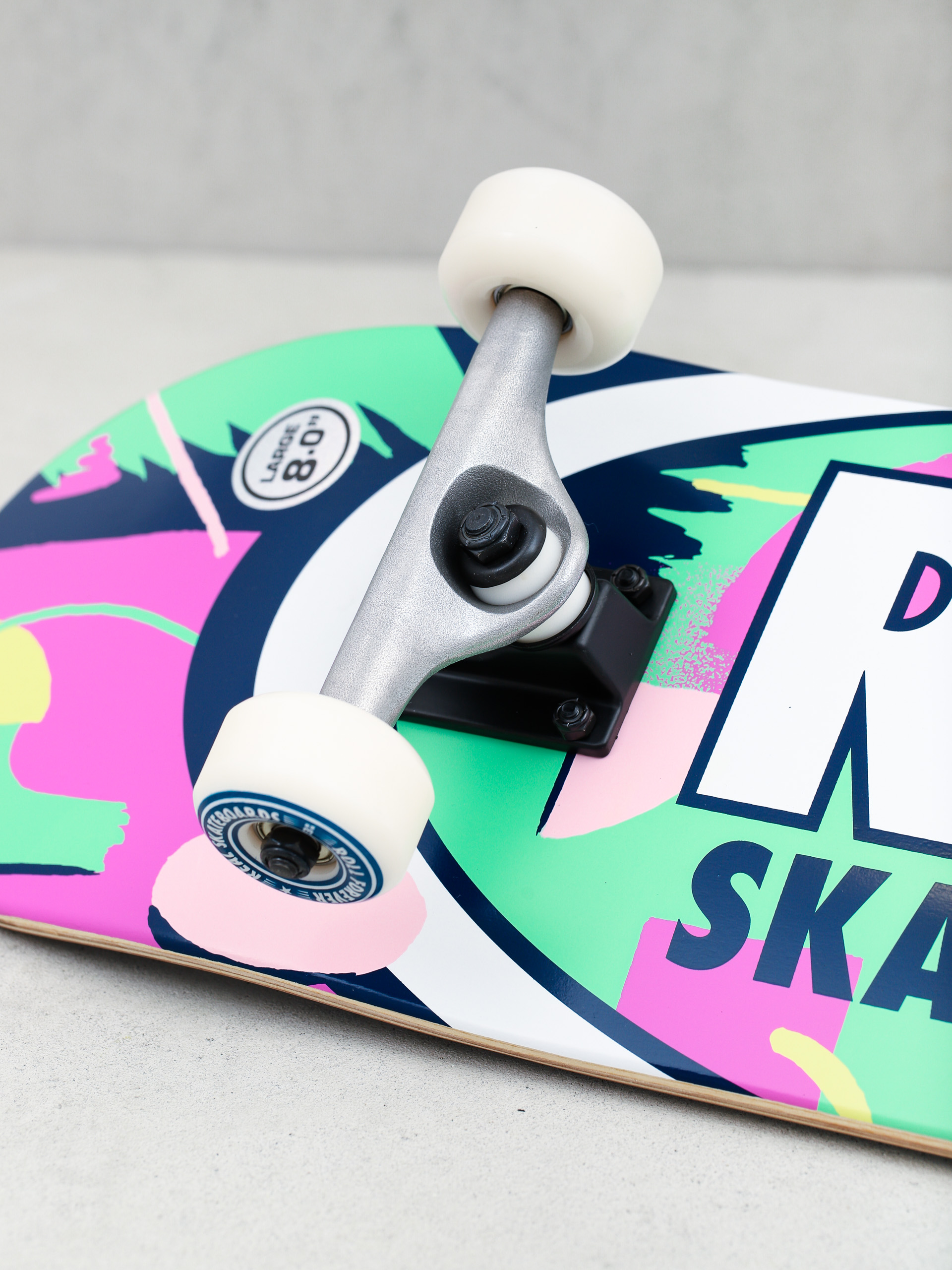 Skateboard Real Outrun Oval (assorted)