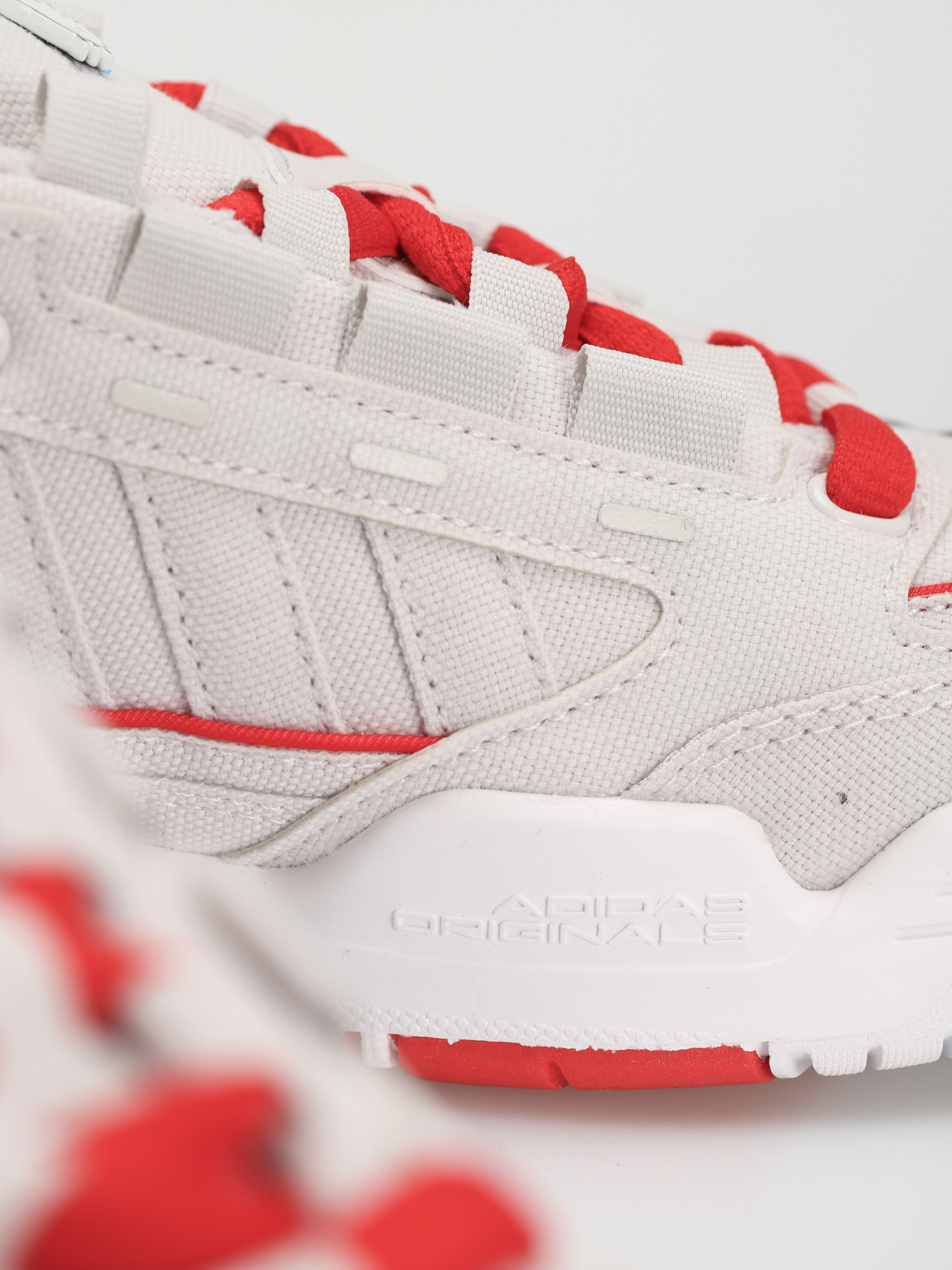 Boty adidas Originals Adi2000 Wmn (ftwwht/ftwwht/vivred)