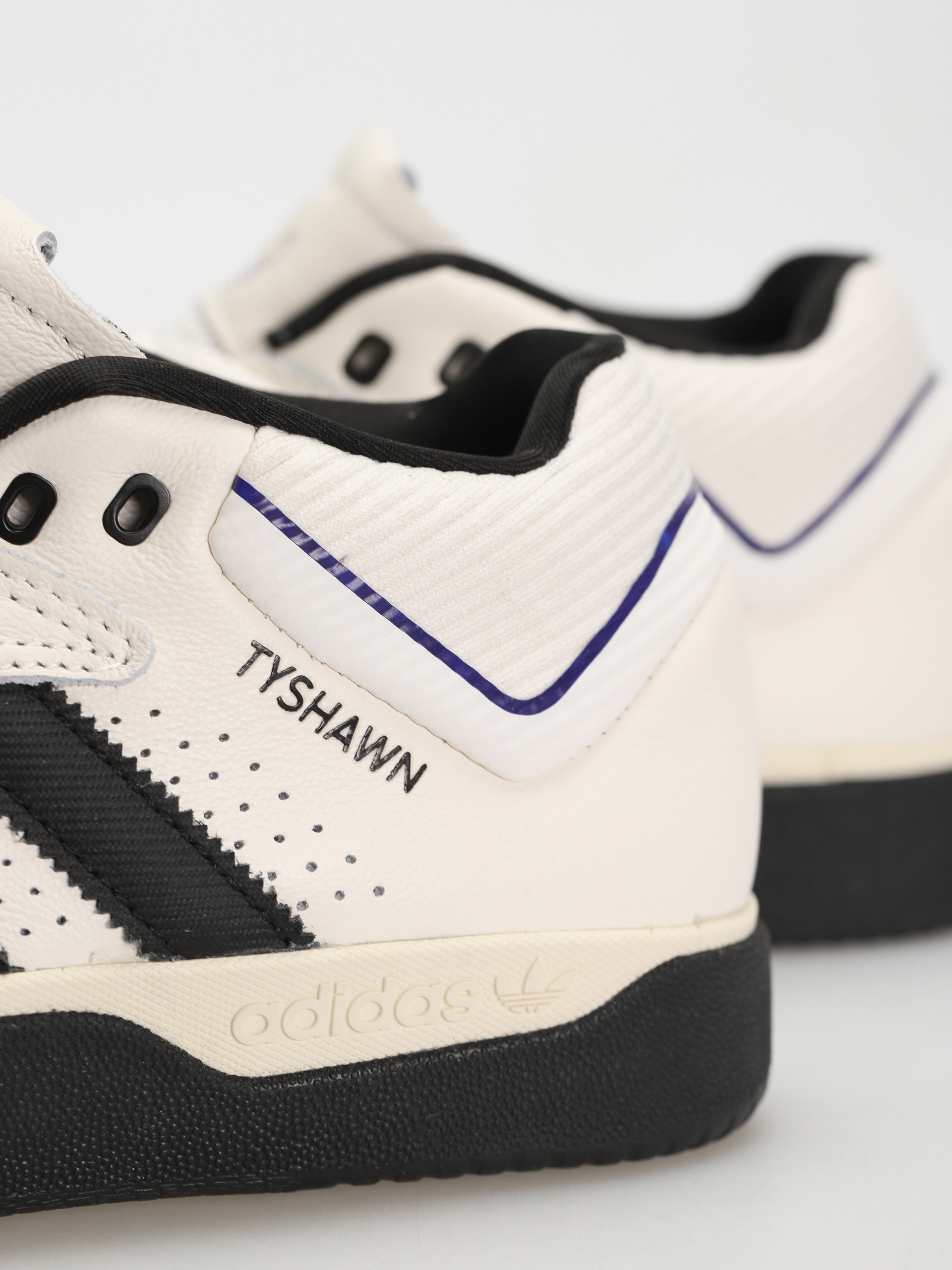 Boty adidas Tyshawn (clowhi/cblack/cpurpl)