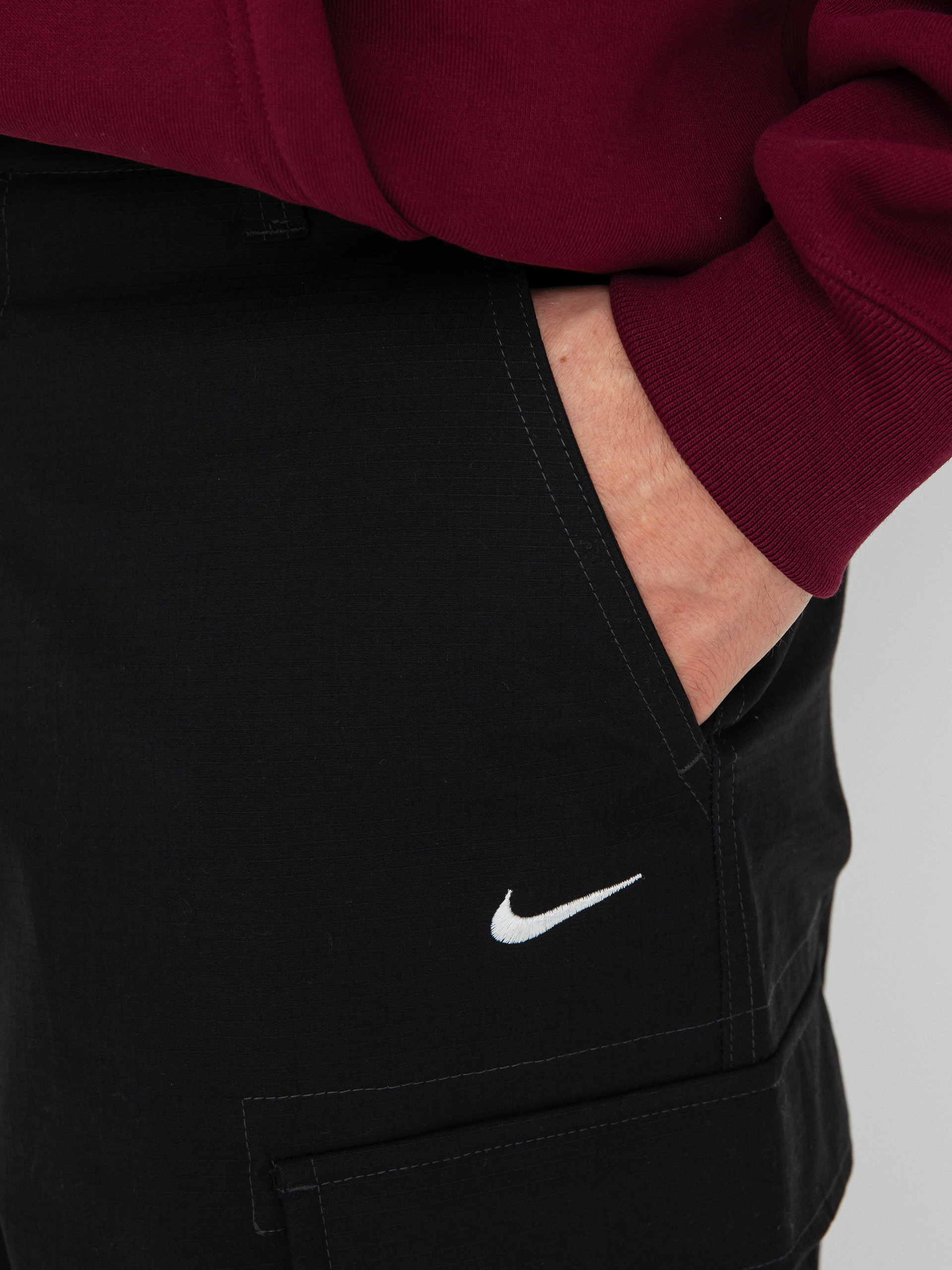 Kalhoty Nike SB Kearny Cargo (black/black/anthracite/white)