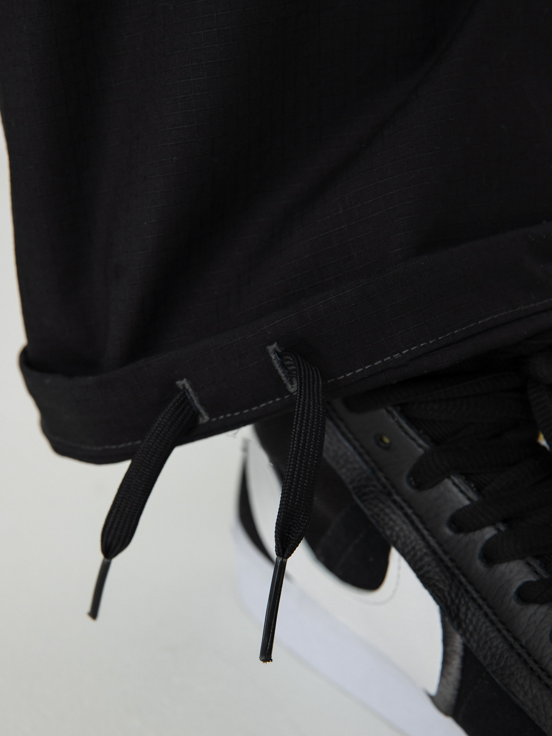 Kalhoty Nike SB Kearny Cargo (black/black/anthracite/white)