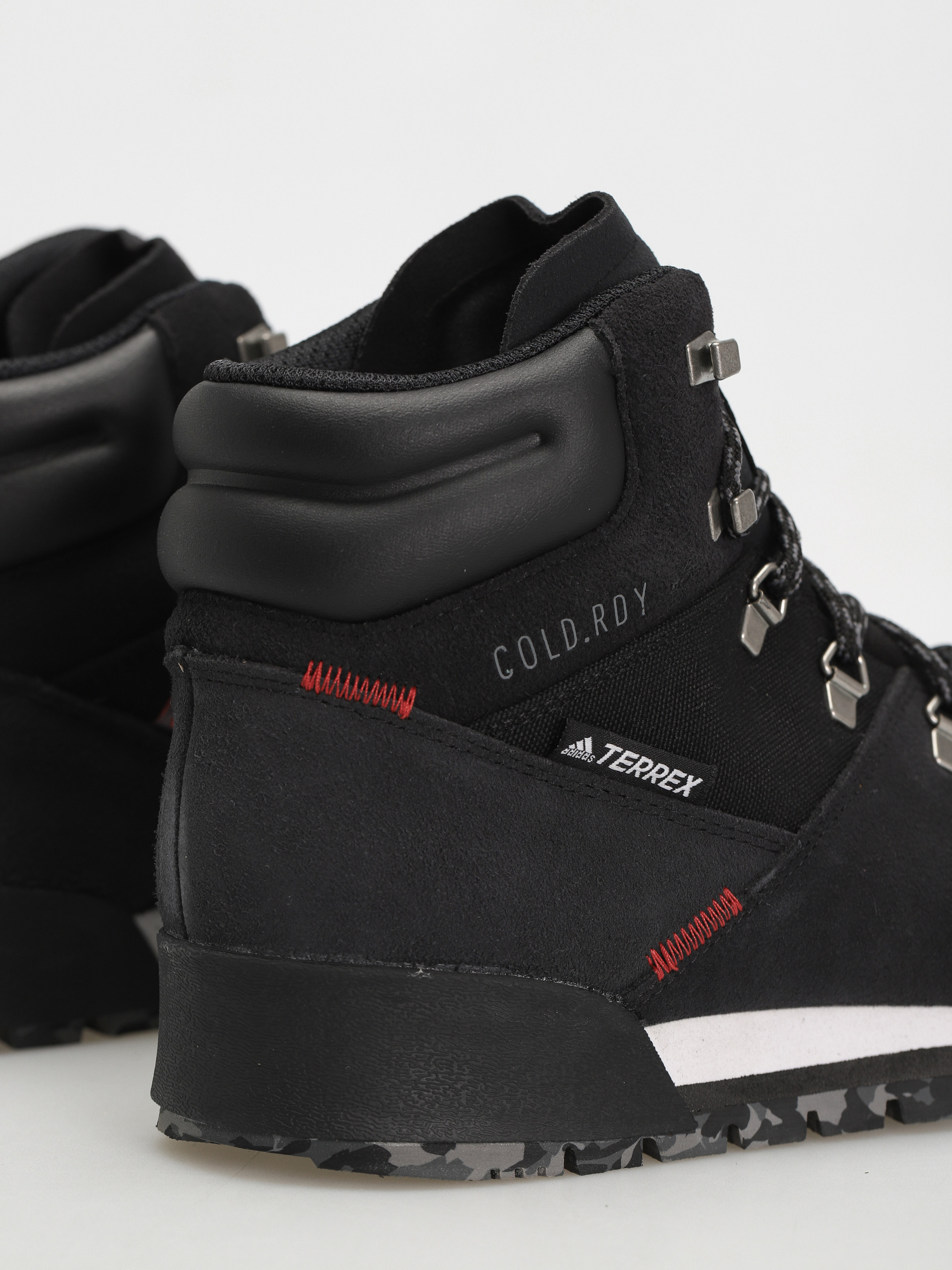 Boty adidas Terrex Snowpitch C.RDY (cblack/cblack/scarle)