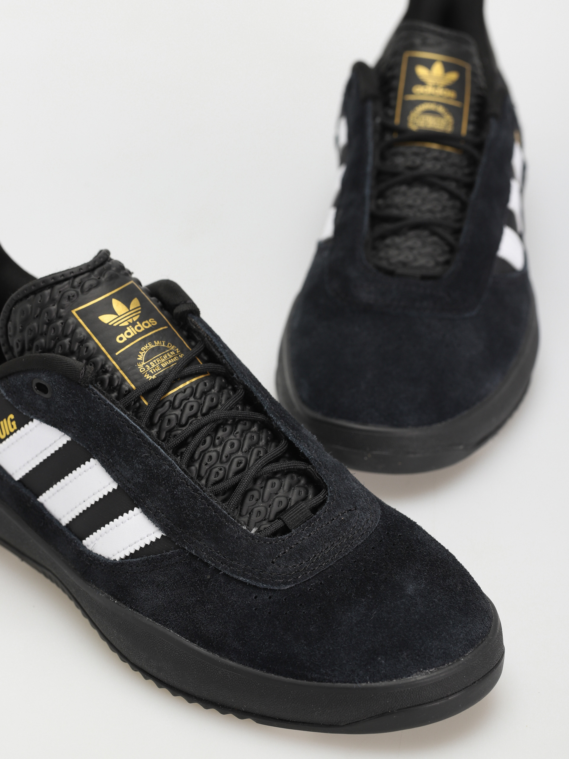 Boty adidas Puig (cblack/ftwwht/goldmt)