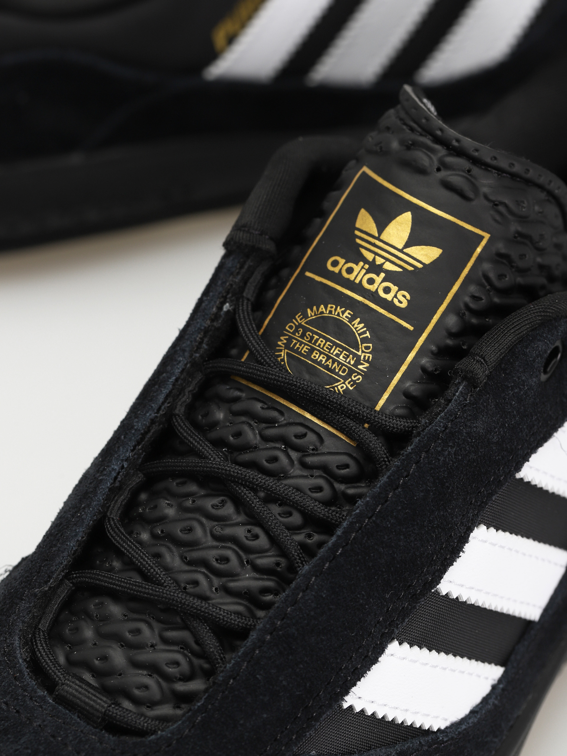 Boty adidas Puig (cblack/ftwwht/goldmt)