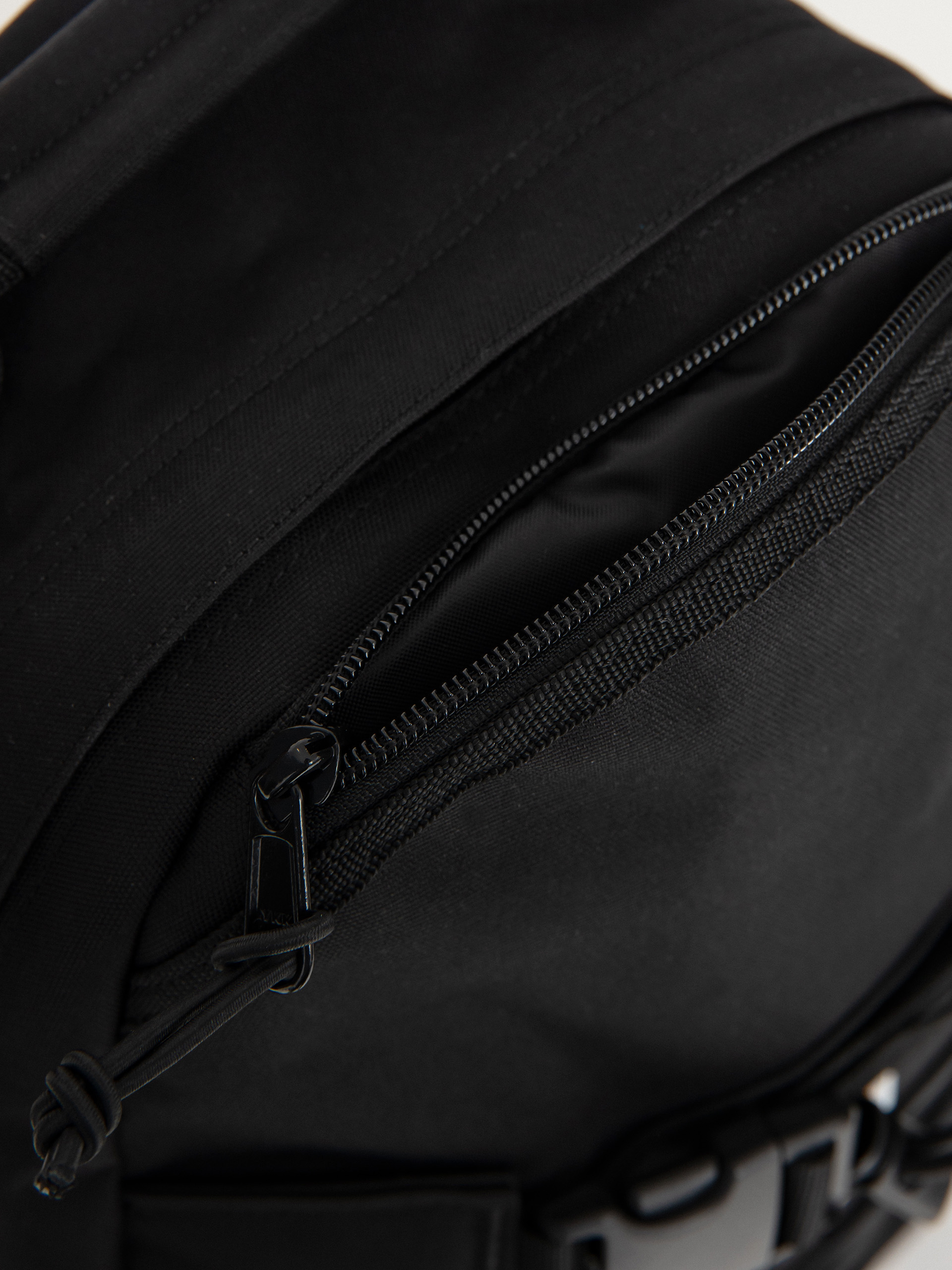 Batoh Carhartt WIP Kickflip (black)