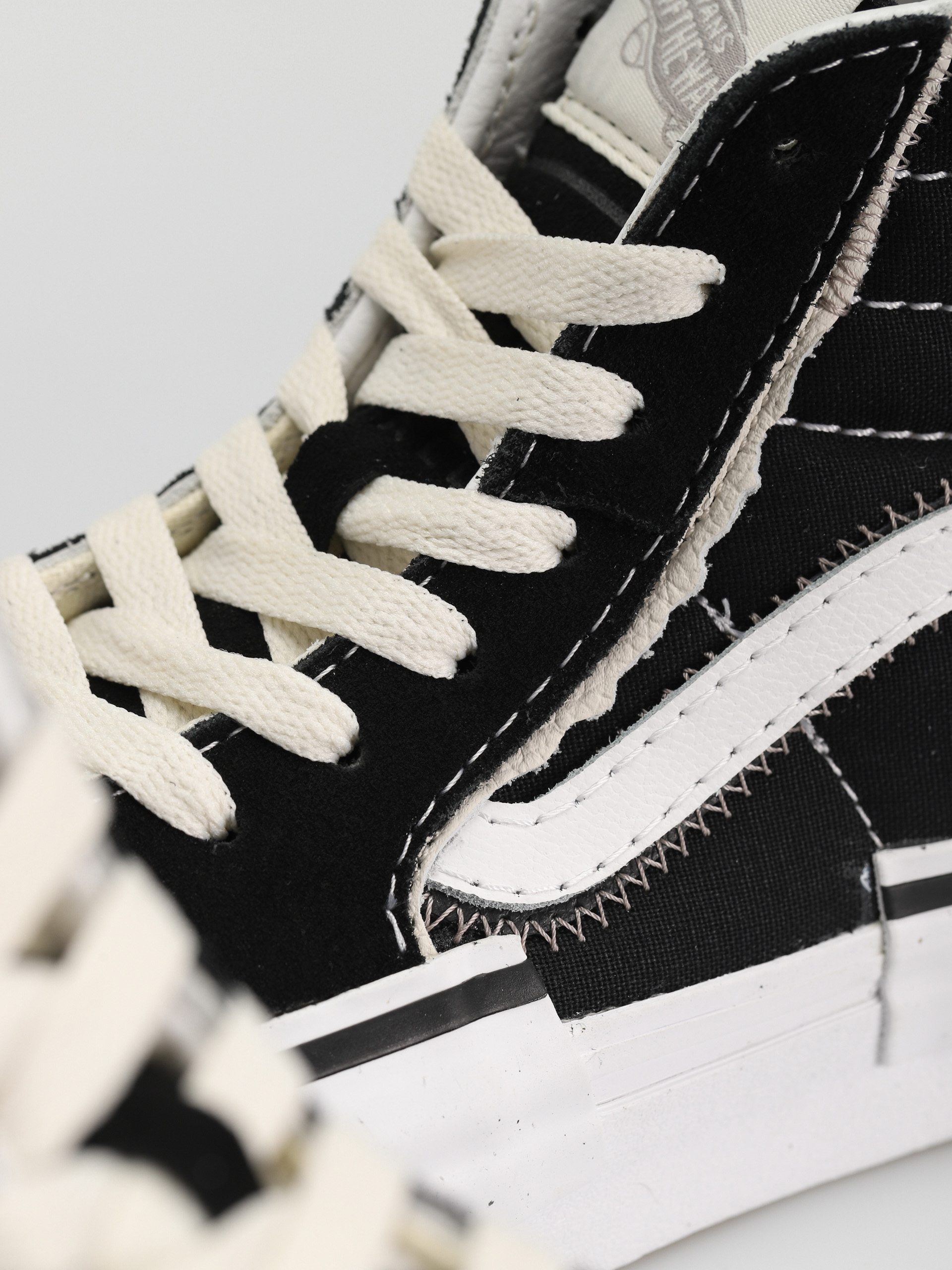 Boty Vans Sk8 Hi Reconstruct (black/true white)