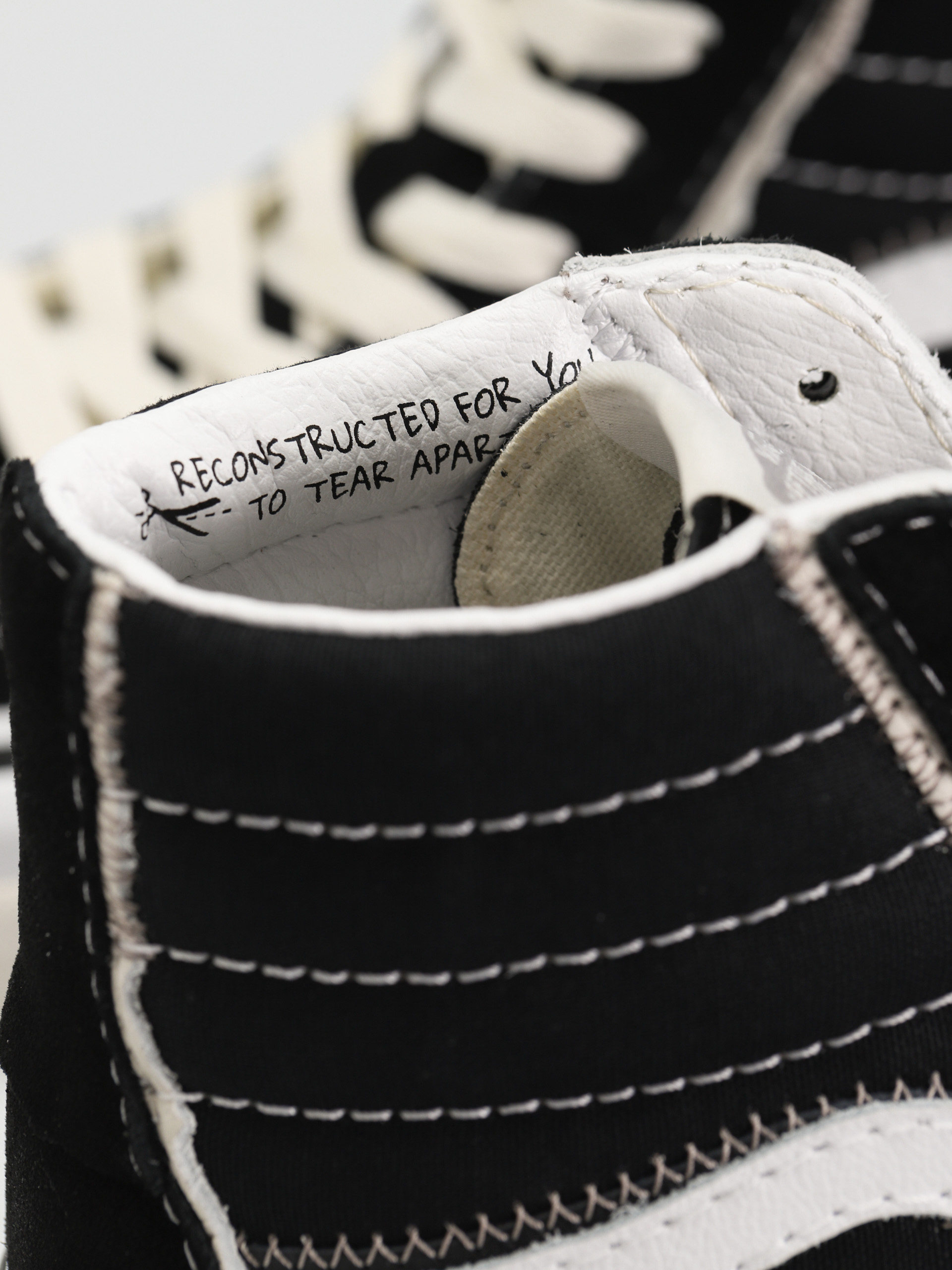 Boty Vans Sk8 Hi Reconstruct (black/true white)