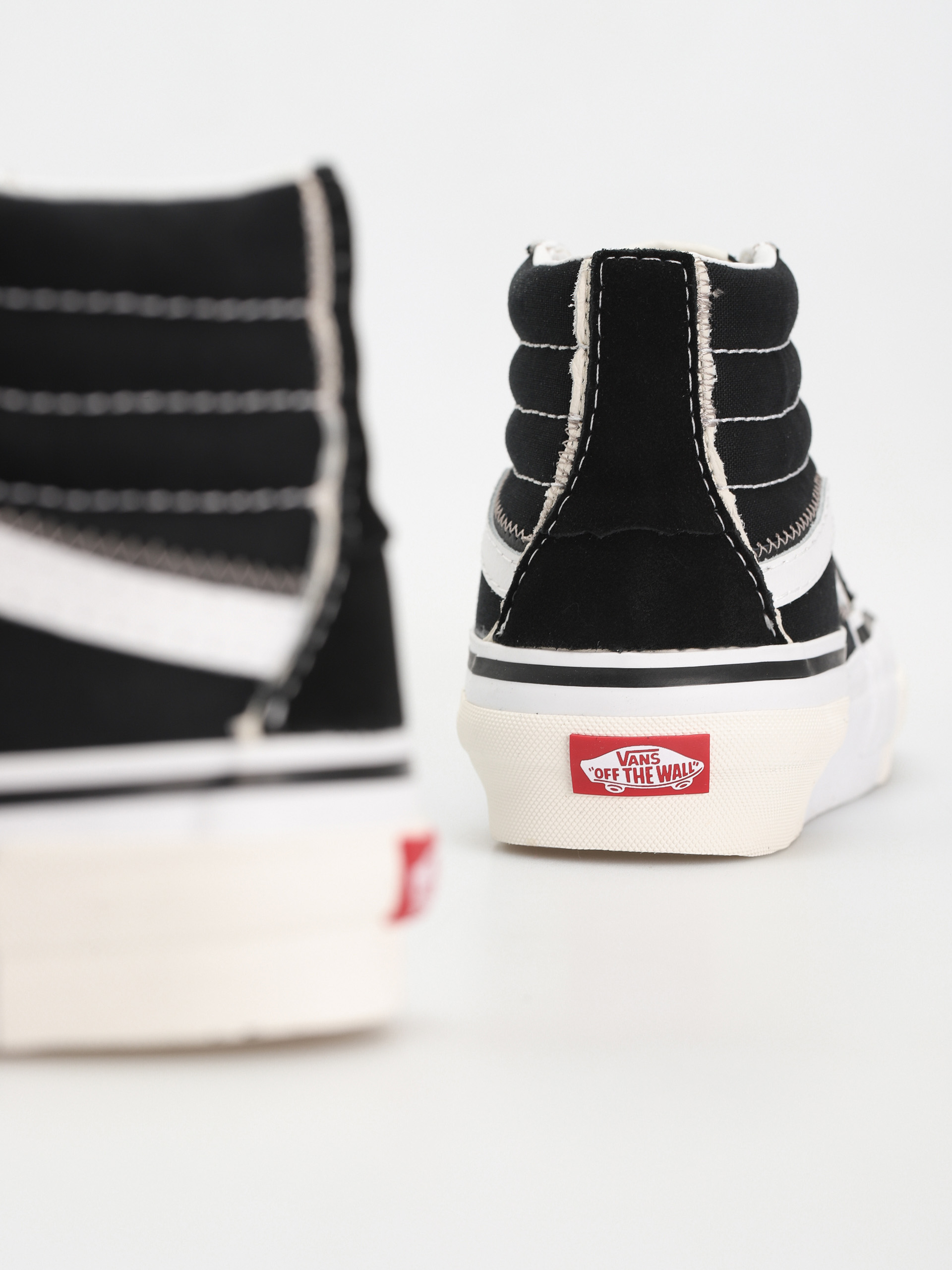 Boty Vans Sk8 Hi Reconstruct (black/true white)