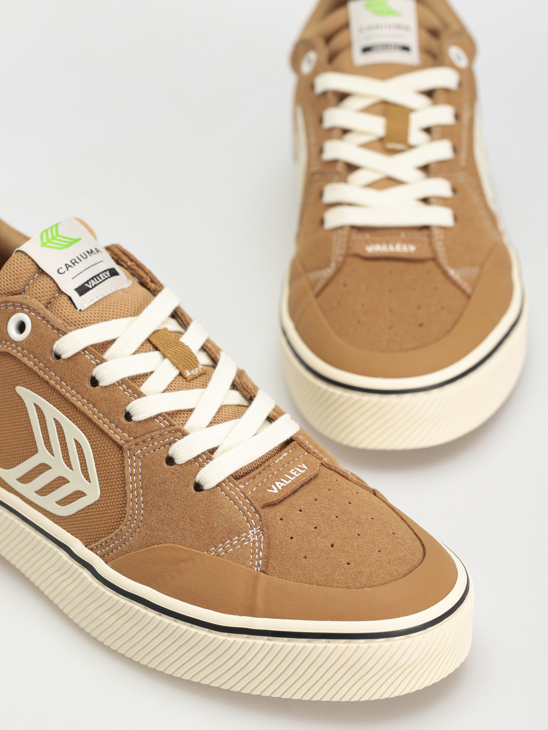 Boty Cariuma Vallely (camel/ivory)