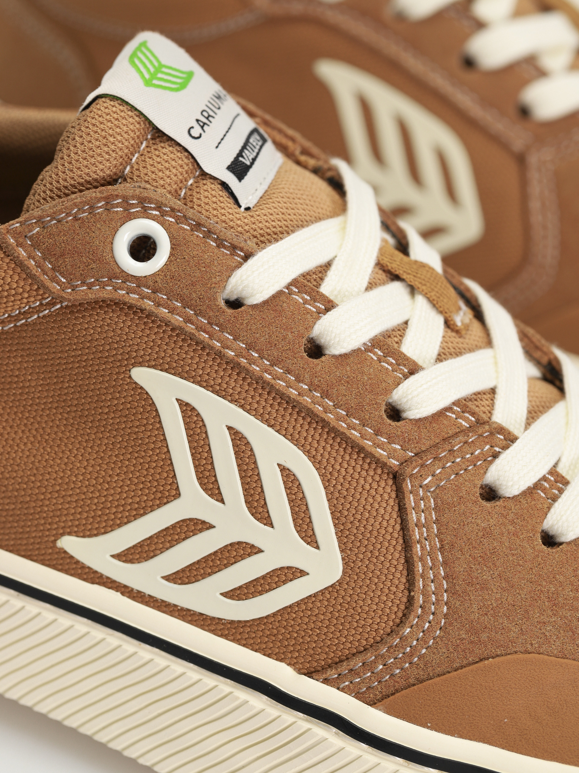 Boty Cariuma Vallely (camel/ivory)