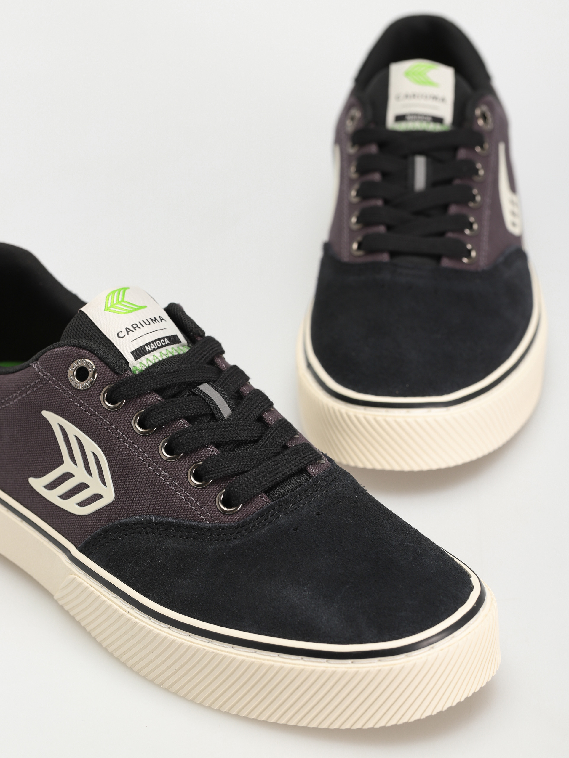 Boty Cariuma Naioca (off black/ivory)